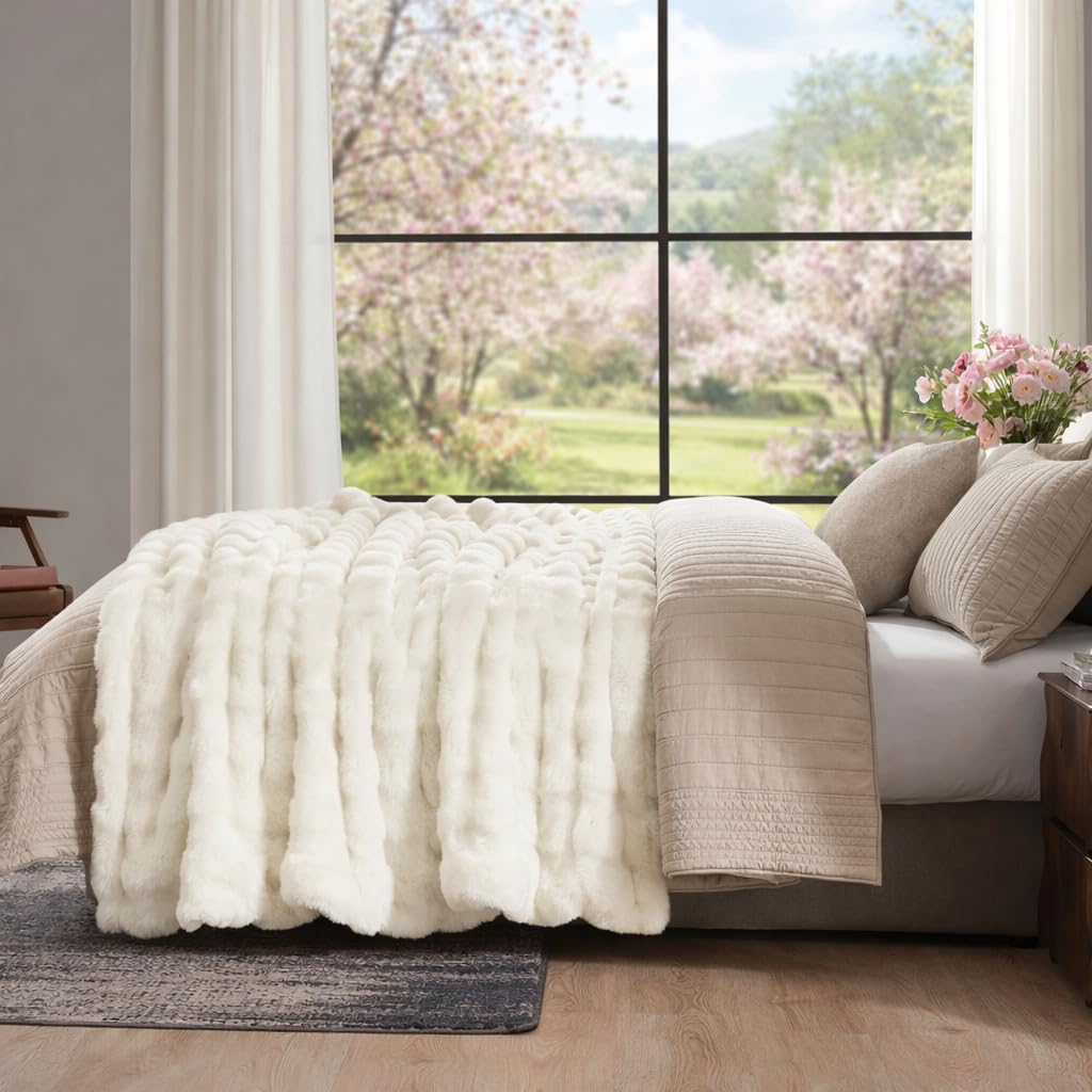Amélie Home Faux Fur Throw Blanket for Couch, Ultra Soft Fuzzy Plush Bubble Throw for Sofa, Living Room & Home Decor, 50"x60", Cream White