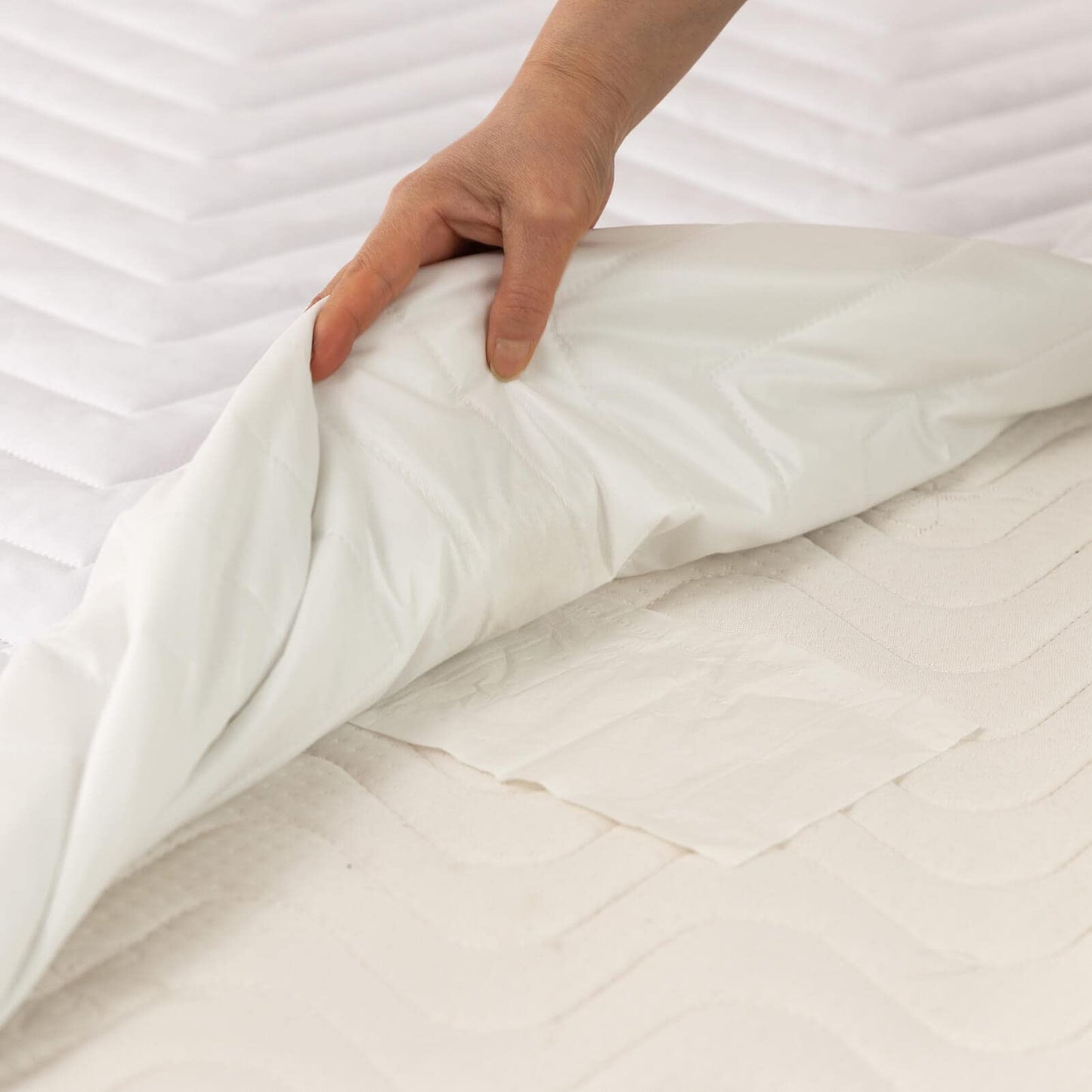 Quilted Waterproof Sleeper Sofa Queen Mattress Protector Pad 60x72 for Pull Out Sofa Bed Fitted Sheet Matress Topper Cover Up to 8 inch deep Pocket