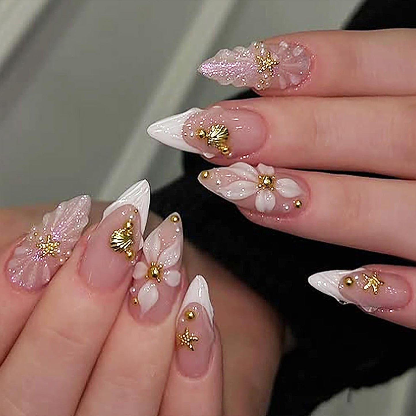 24Pcs Flower Press on Nails Medium Almond Fake Nails White French Tip with Gold Shell Star Rhinestones Design Nude Full Cover Artificial Stick on Nails Spring Glue on Nails for Women Acrylic Set