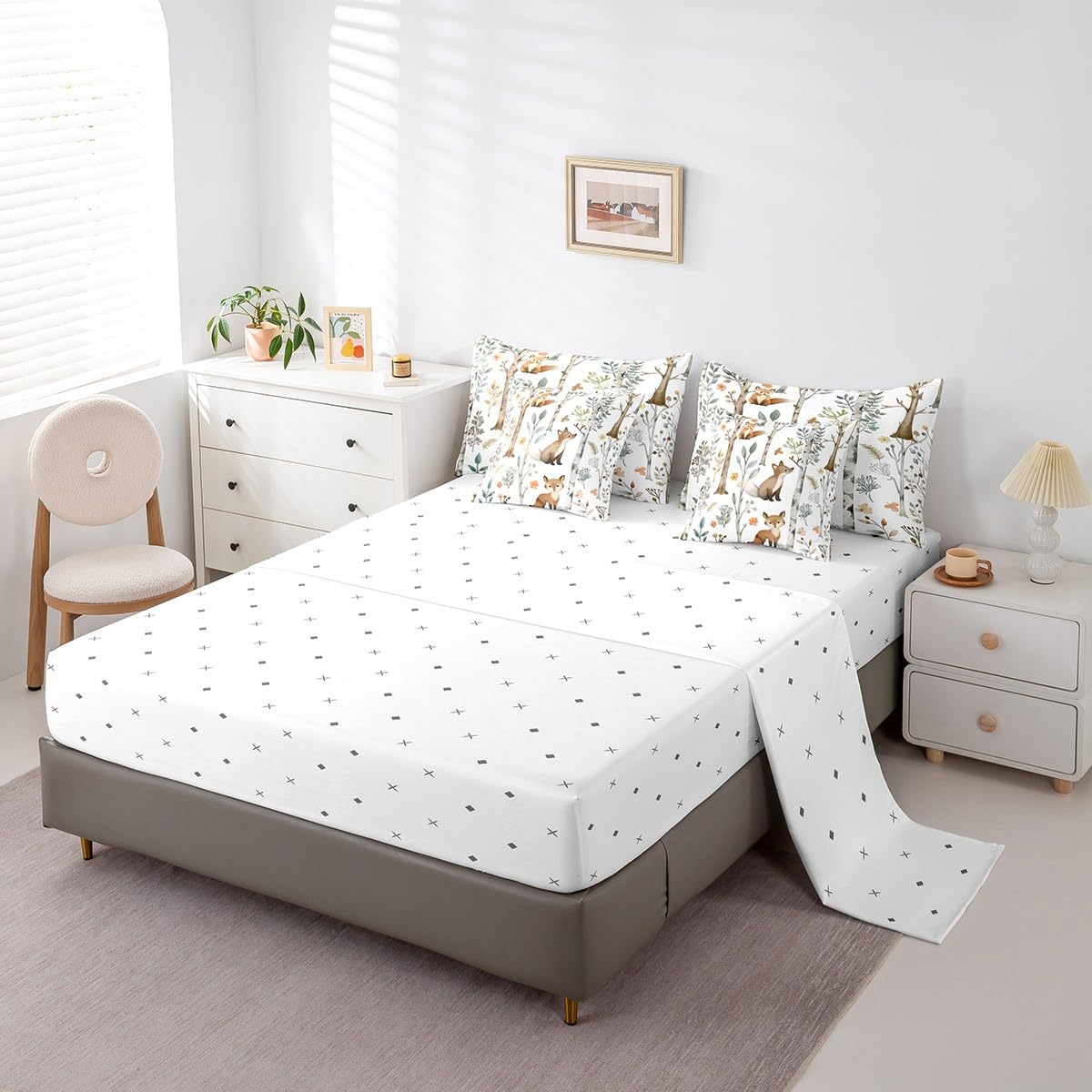 Erosebridal Cartoon Squirrels Bedding Set for Kids Teens,Botanical Trees Leaves Comforter Set Full Size,Cute Animal (Comforter+Fitted+Flat Sheet+2 Pillowcases+2 Throw Pillow Covers) 7 Pieces Bed Set