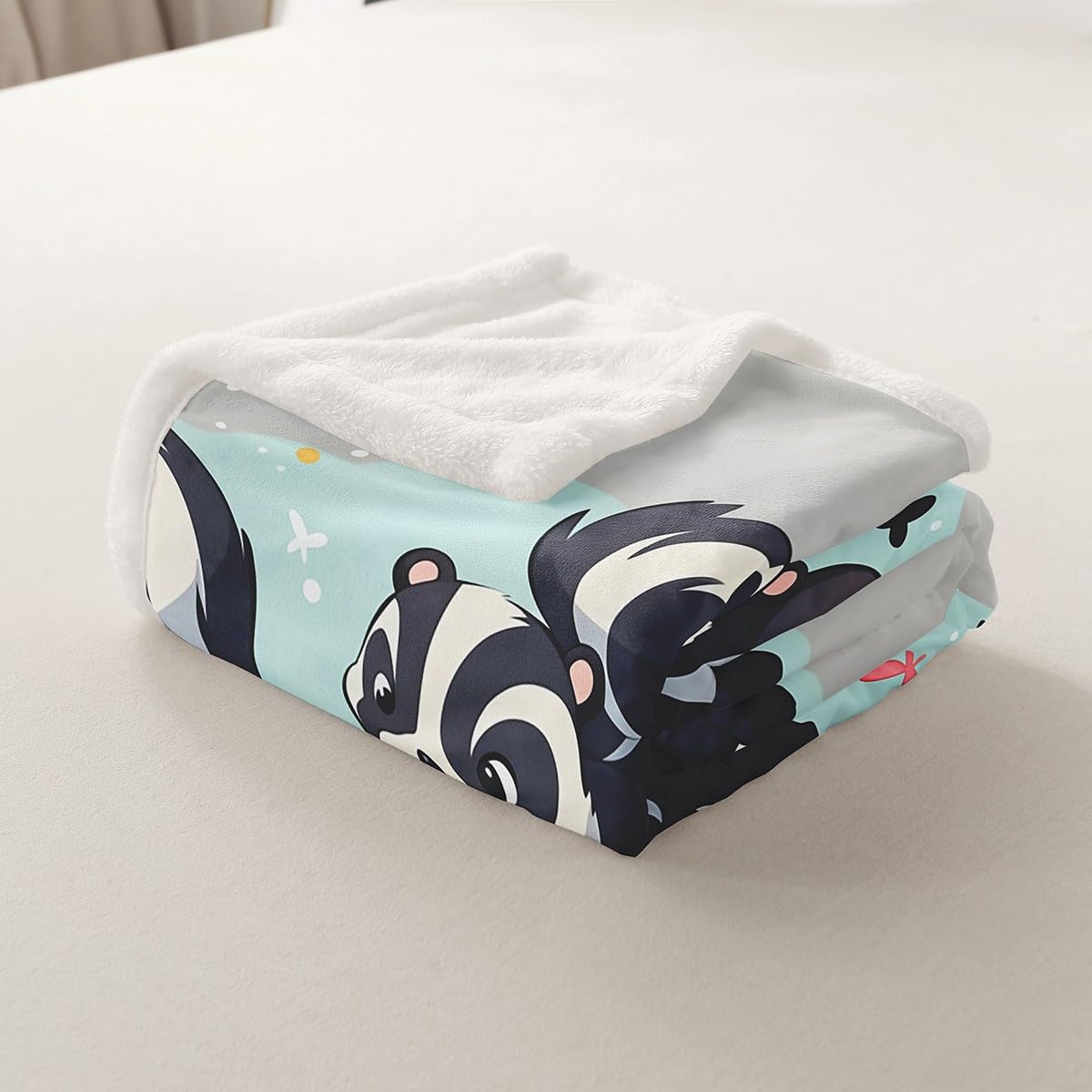 Erosebridal Cute Skunks Sherpa Blankets Throw 50"X60" Kawaii Woodland Wildlife Fleece Blankets Cartoon Skunks Animal Throw Bed Blanket for Kids Boys,Colorful Butterflies Rustic Fuzzy Blanket