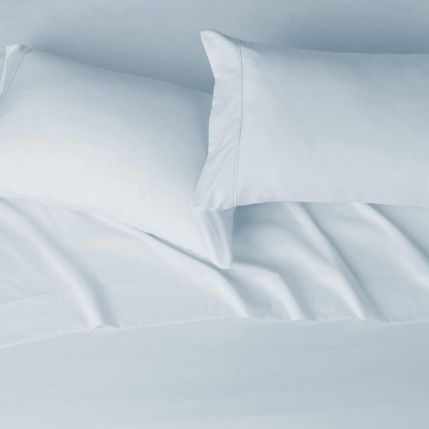 Amazon Basics Breathable, Ultra-Soft, Wrinkle-Resistant Microfiber 4-Piece Bed Sheet Set with 14-Inch Deep Pockets, Machine Washable, Full, Light Blue, Solid