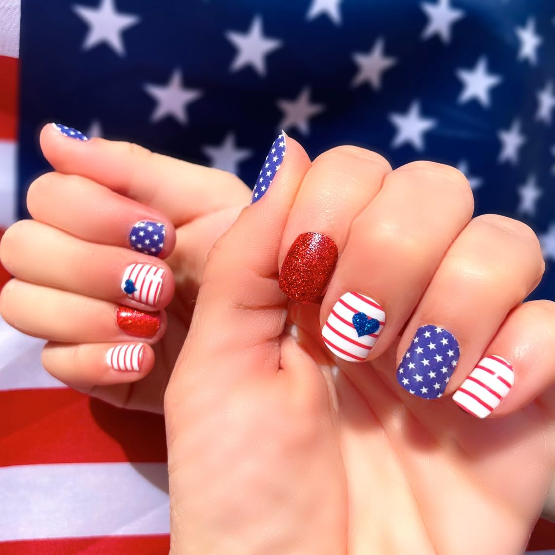 Independence Day Press on Nails Short Oval Fake Nails Red Stripes Glitter Stick on Acrylic Nails Mini Star Heart False Nails Reusable Full Cover Glue on Nails 4th of July Nails for Women Nail Decor