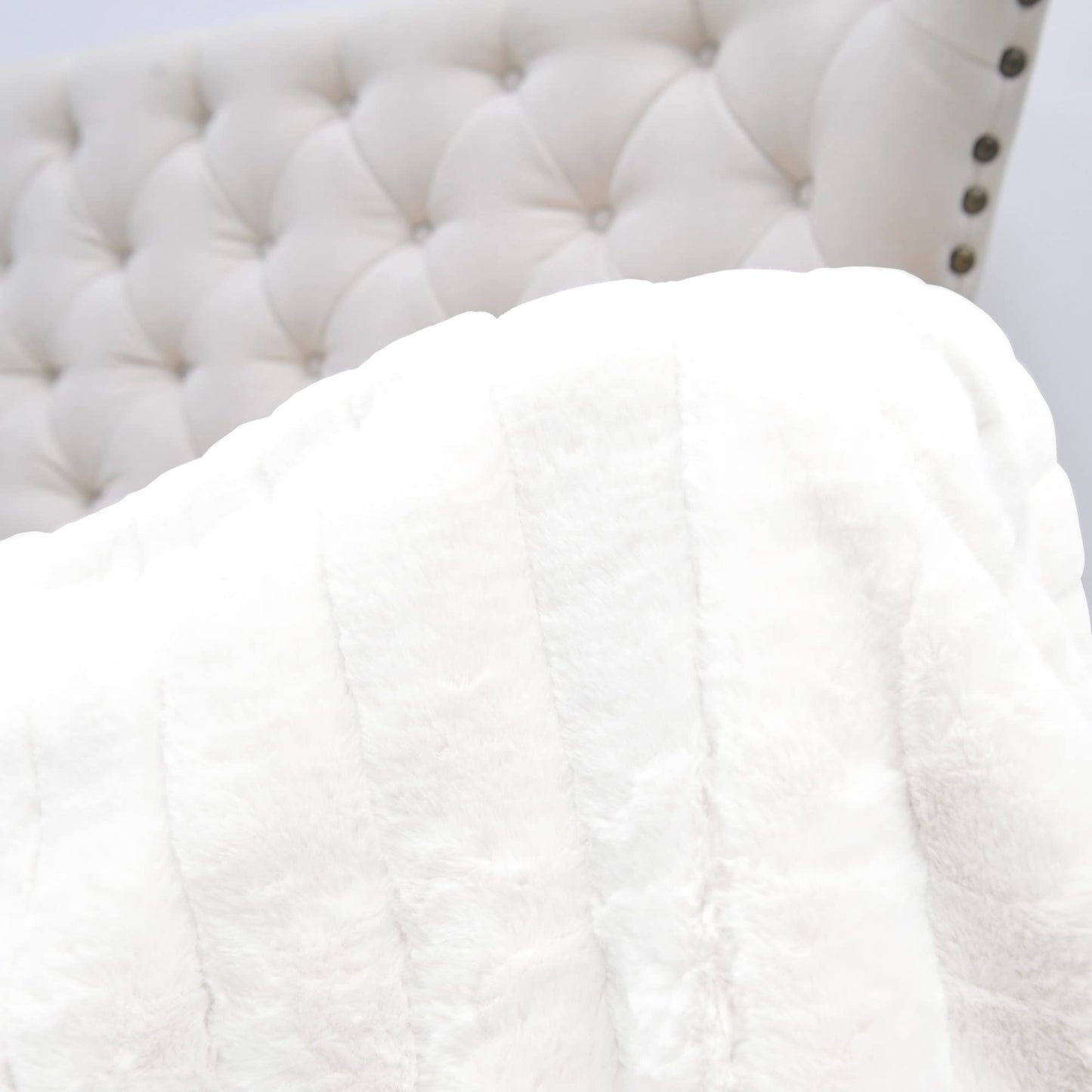 Home Soft Things Super Mink Faux Fur Throw, 50'' x 60'', Bright White, Luxurious Fluffy Cozy Elegant Throw with Sherpa Backing Fuzzy Blanket for Couch Living Room Bedroom Home Décor