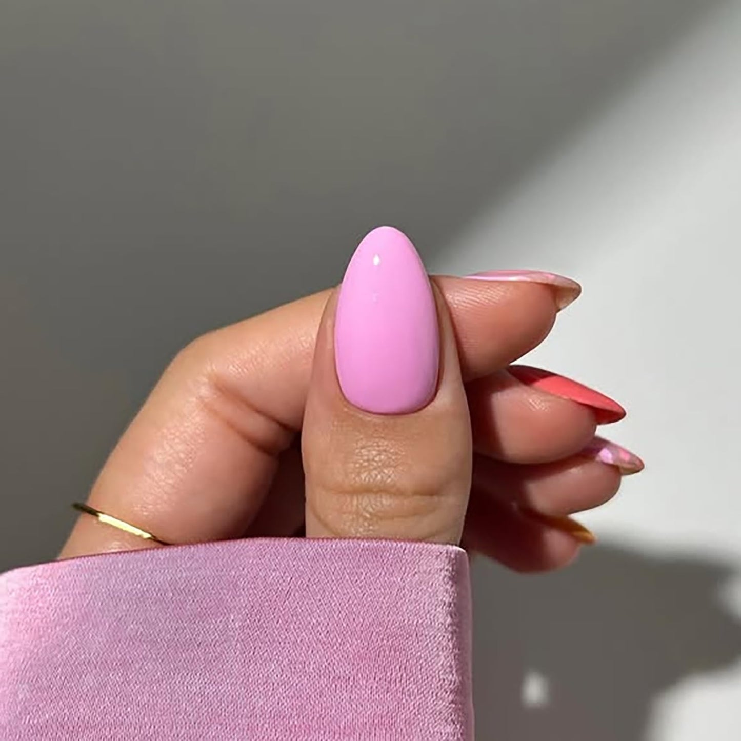 24Pcs Press On Nails Short Almond Fake Nails Acrylic Almond Nails Press Ons Artificial Glossy False Nails With Stripe Designs Full Cover Glue On Nail Short Stick On Nail For Women Girls