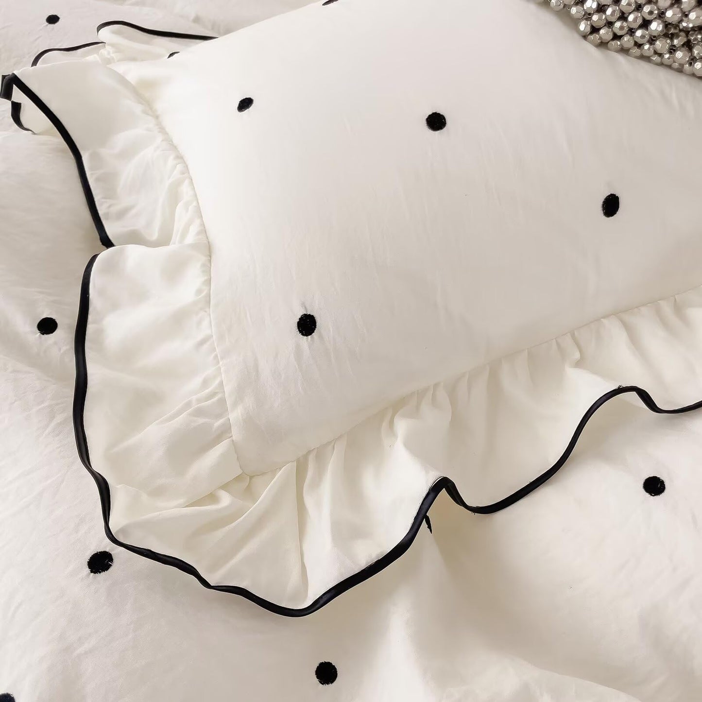 AMZTOP Duvet Cover Queen Size Polka Dot Beige 3 Pcs(1 Duvet Cover with 2 Pillowcases),Soft Washed All Seasons Comforter Covers with Ruffles,Cute Queen Bedding Set for Teen Girls 90"×90"