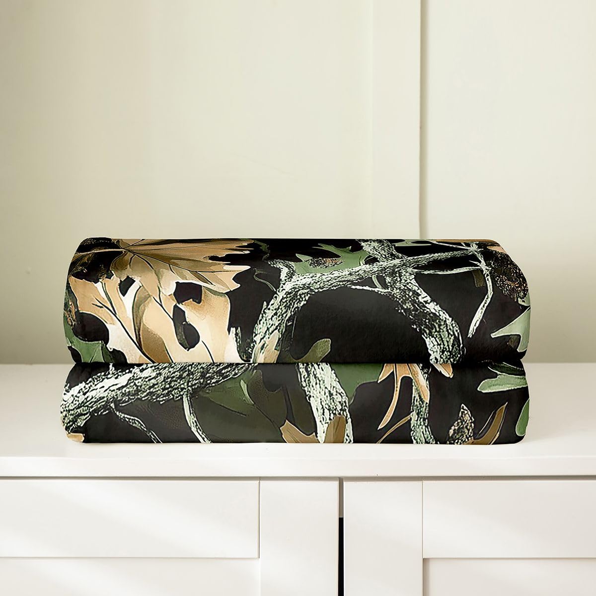 jejeloiu Camouflage Flannel Fleece Throw Blanket Camo Throw 50"x60" Cabin or Rustic Lodge Fleece Throw Blanket for Kids Women Men Farmhouse for Bed Couch Chair Living Room Hunting Bedroom Decor