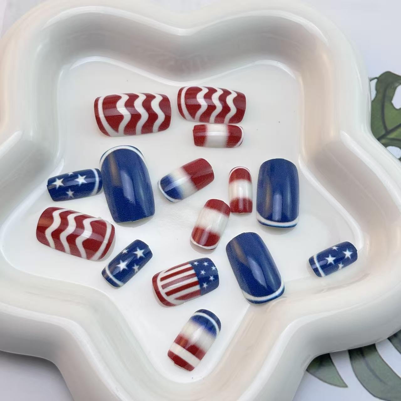 24Pcs Independence Day Press on Nails Medium Square Fake Nails Red Blue Gradient Glossy Stick on Nails National Flag Reusable Glue on Nails Full Cover Acrylic False Nails for Women Manicure
