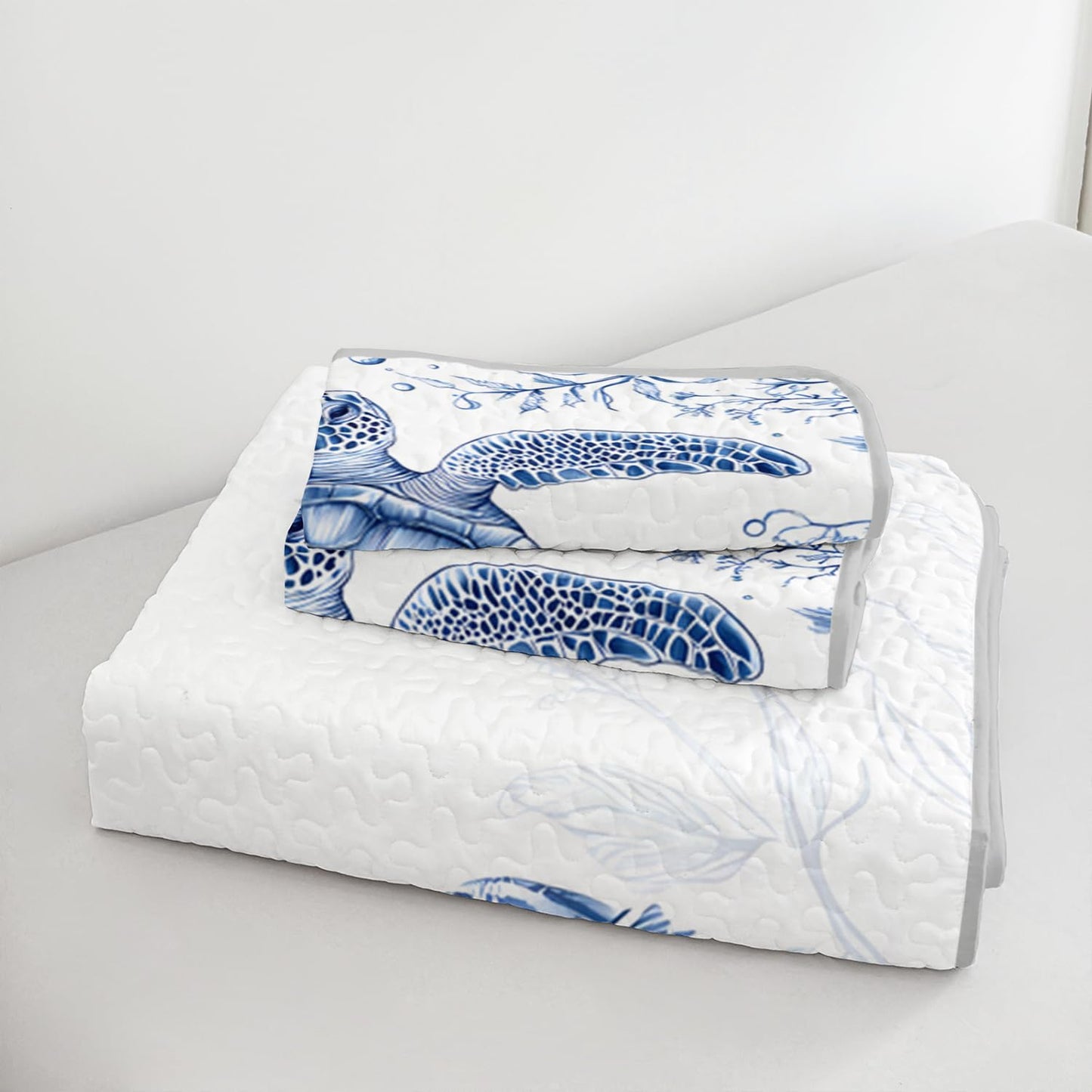 HOSIMA Sea Turtle King Size Quilt,Sea Turtle Print Lightweight Quilt,Shells Fish and Corals Pattern Coastal Bedding for Room Decor,Ocean Themed Bedding with 2 Pillowcases.
