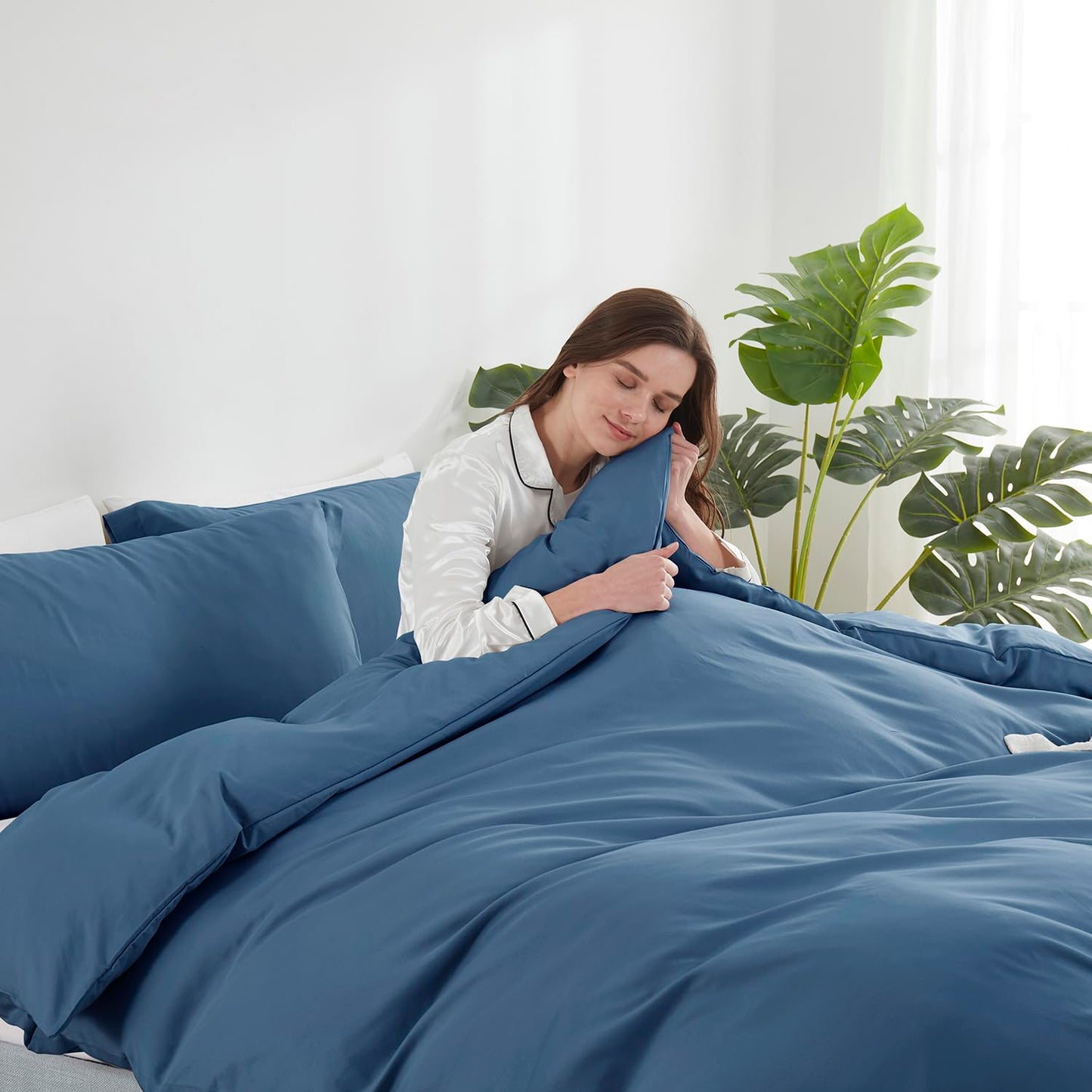 Hearth & Harbor Queen Size Duvet Cover & Bed Sheet Set Blue Heaven, 7 Piece Soft Double Brushed Bedding Set, Includes Duvet Cover, Flat Sheet, Fitted Sheet, Pillowcases and Pillow Shams