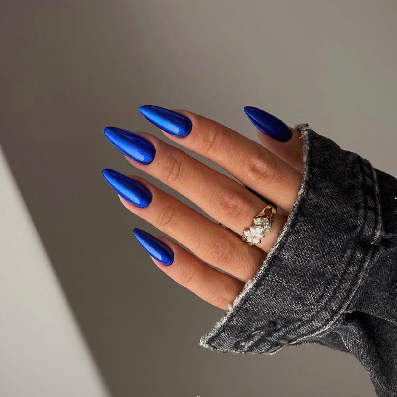 Royal Blue Chrome Press on Nails Medium Almond, KQueenest Mirror Metal Stiletto Fake Acrylic Nails with Bling Design, Dark Color Glue on Nails for Daily Party Wear, False Nails Press ons in24 PCS