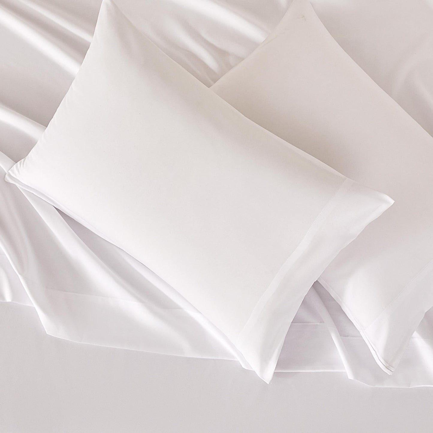 Amazon Basics Sheet Set Cationic 4-Piece Bedding Set, Wrinkle Free and Easy Fit, Easy Care Bedding with 1 Deep Pocket Fitted Sheet, 1 Flat Sheet, and 2 Pillowcases, King, White