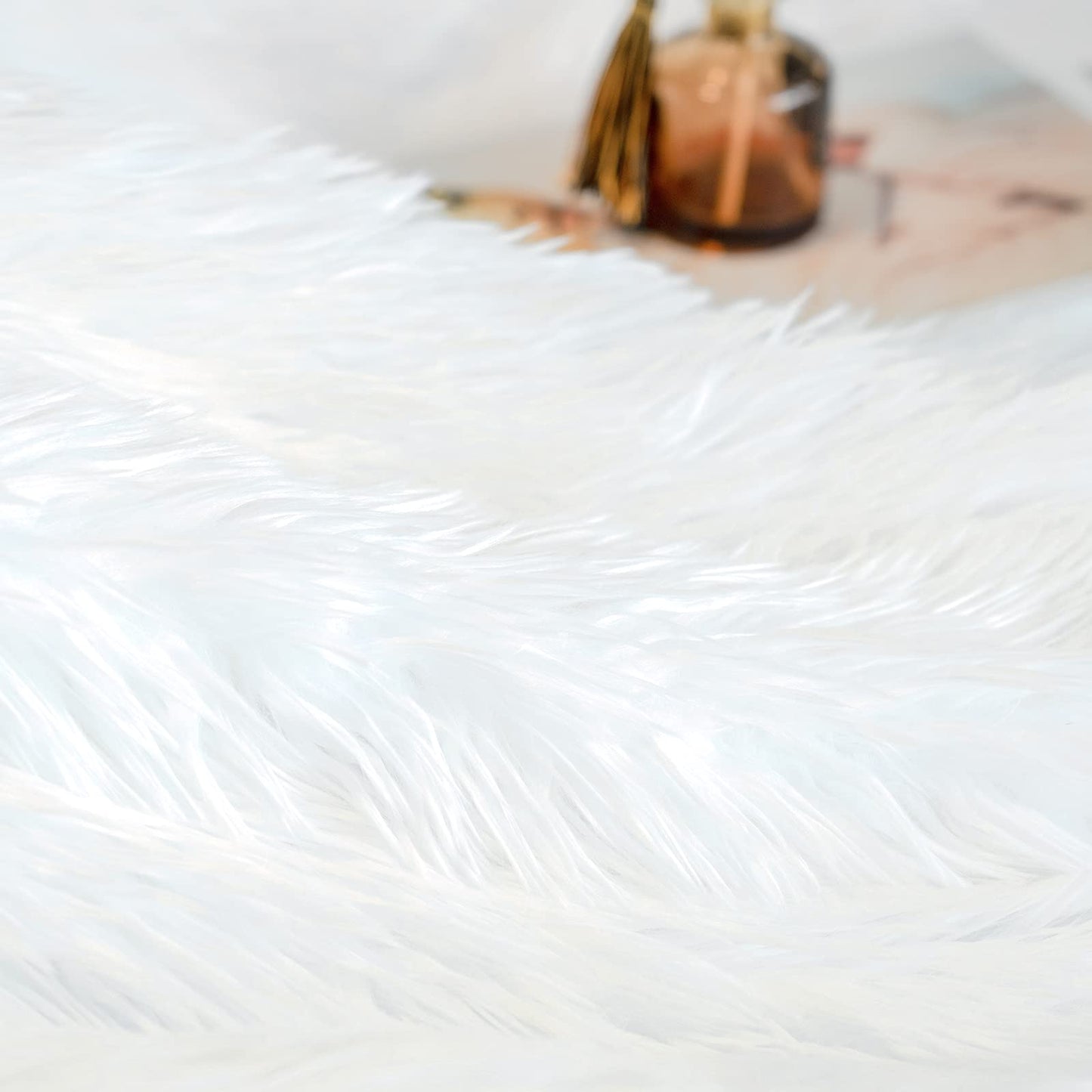 JONIYEAR Extra 2.8" Long Hair Fluffy Faux Fur Throw Blanket 50" x 60", Luxury Soft Decorative Fuzzy Furry Blankets for Couch, Cozy Plush Shaggy Blankets for Sofa Bed,Cute Lovely Blanket for Pet, White