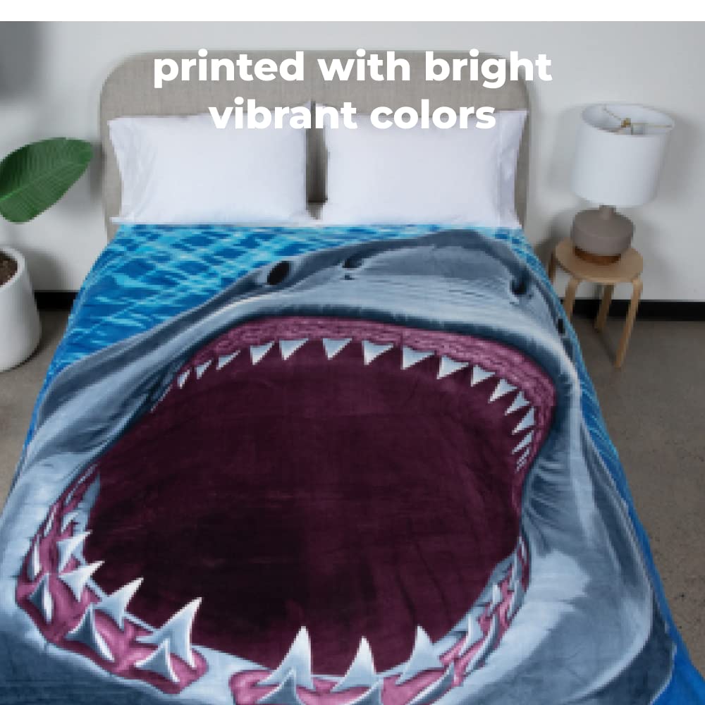 Dawhud Direct White Shark Fleece Blanket for Bed 75x90 Inches Jaws Fleece Throw Blanket for Boys, Men, Unisex and Kids Super Soft Plush Shark Blanket Throw Ocean Fleece Blanket - King Size Blanket