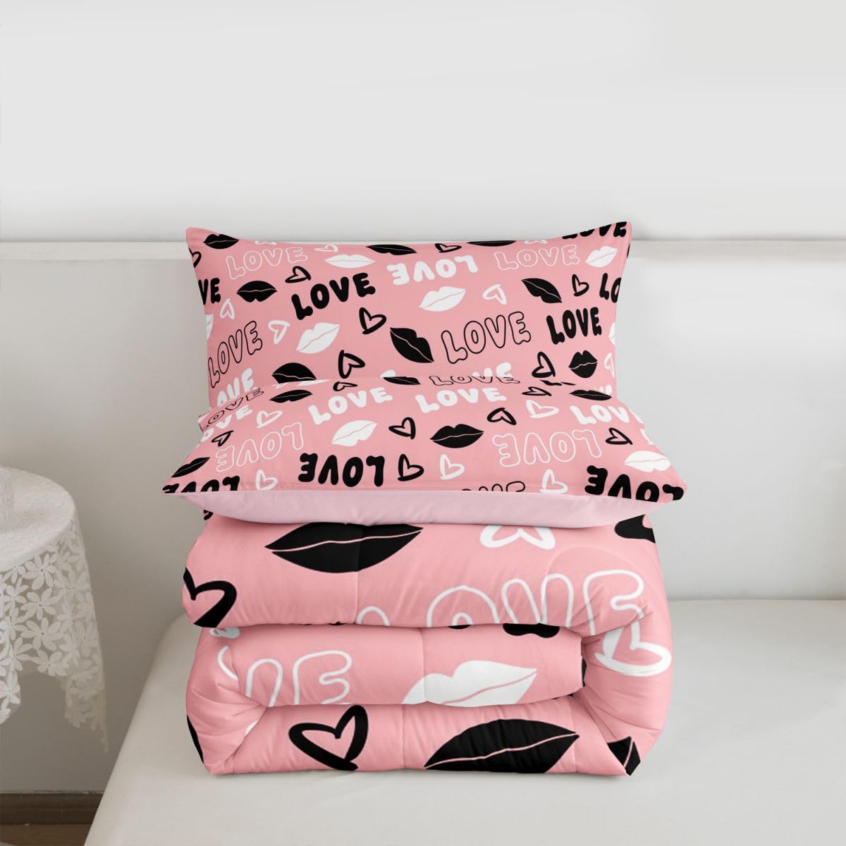 Erosebridal Pink Love Comforter Set Queen Size Black and White Love Heart Lips Bedding Set for Girls Women Romantic Valentine Day Comforter Modern Fashion Cute Aesthetics Quilt Duvet