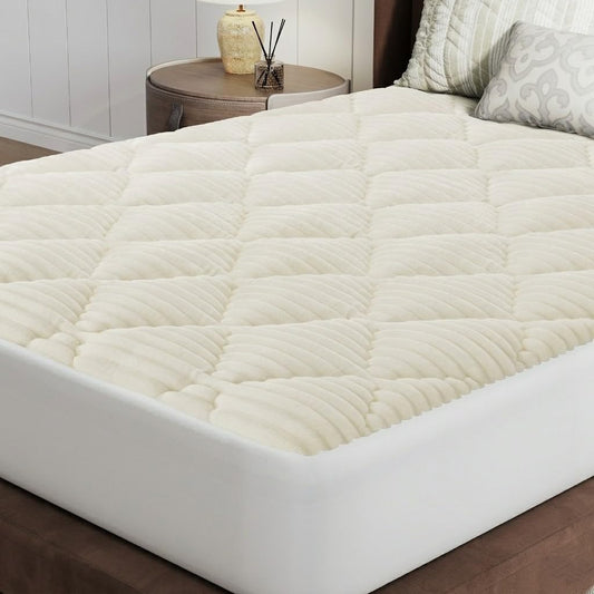 Novilla King Flannel Mattress Topper, Ultra Soft Faux Fur Mattress Pad with Deep Pocket, Quilted Thickened Warm Bed Topper for Winter, Fits 8-21" Mattress, Machine Washable, White