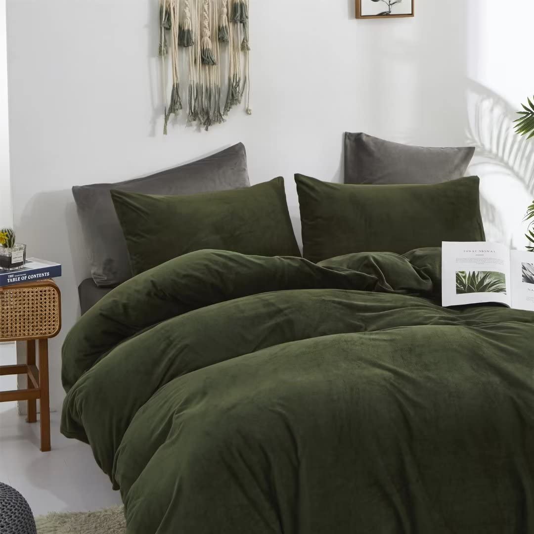 CLOTHKNOW Dark Green Fluffy Queen Duvet Cover Sets Velvet Bedding Sets Army Green Duvet Cover with Zipper Soft Duvet Cover with 2 x Pillow Cases