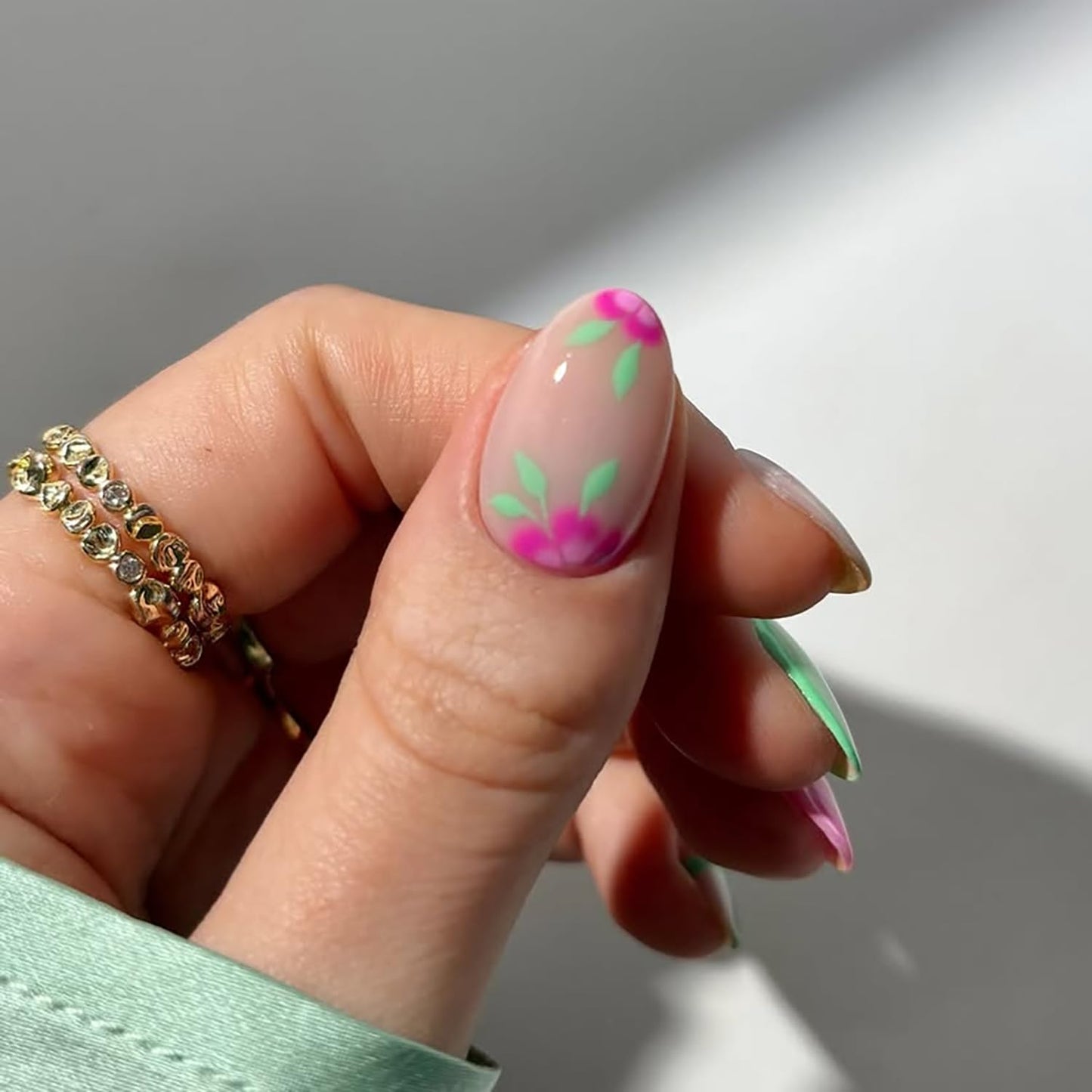 Green Press On Nails Short Almond Fake Nails Acrylic Nails Press Ons Full Cover Glue On Nail Artificial Glossy False Nails With Leaf Designs Green Stick On Nail For Women Girls 24Pcs