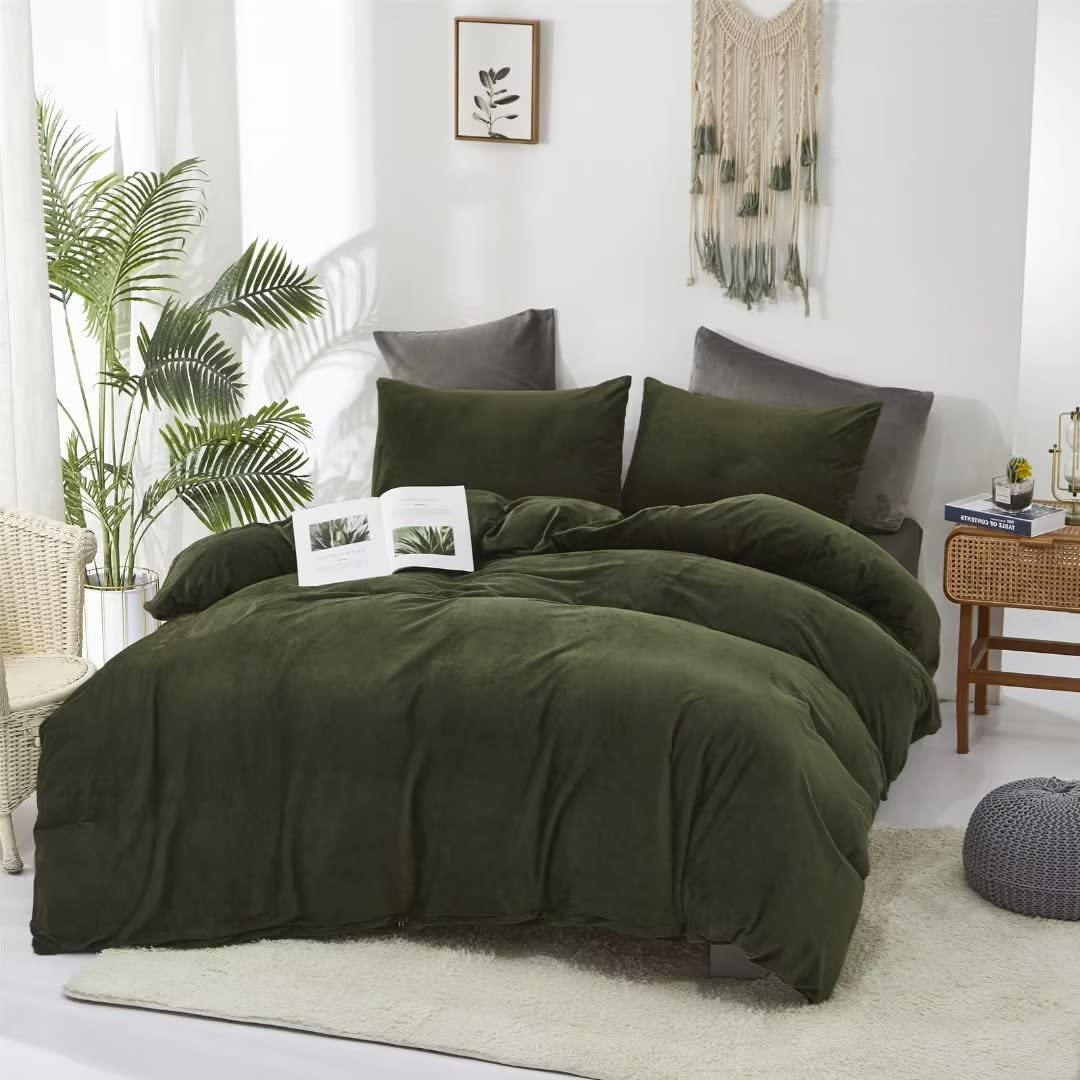 CLOTHKNOW Dark Green Fluffy Queen Duvet Cover Sets Velvet Bedding Sets Army Green Duvet Cover with Zipper Soft Duvet Cover with 2 x Pillow Cases