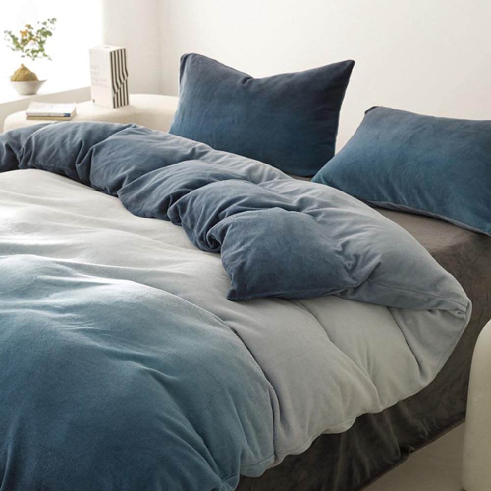 CLOTHKNOW Blue White Velvet Duvet Cover Set Queen 3Pcs Dark Blue Fluffy Bedding Sets Blue White Bedding Duvet Cover Sets Soft Flannel Bedding Queen Size Sets Blue Bedding Sets