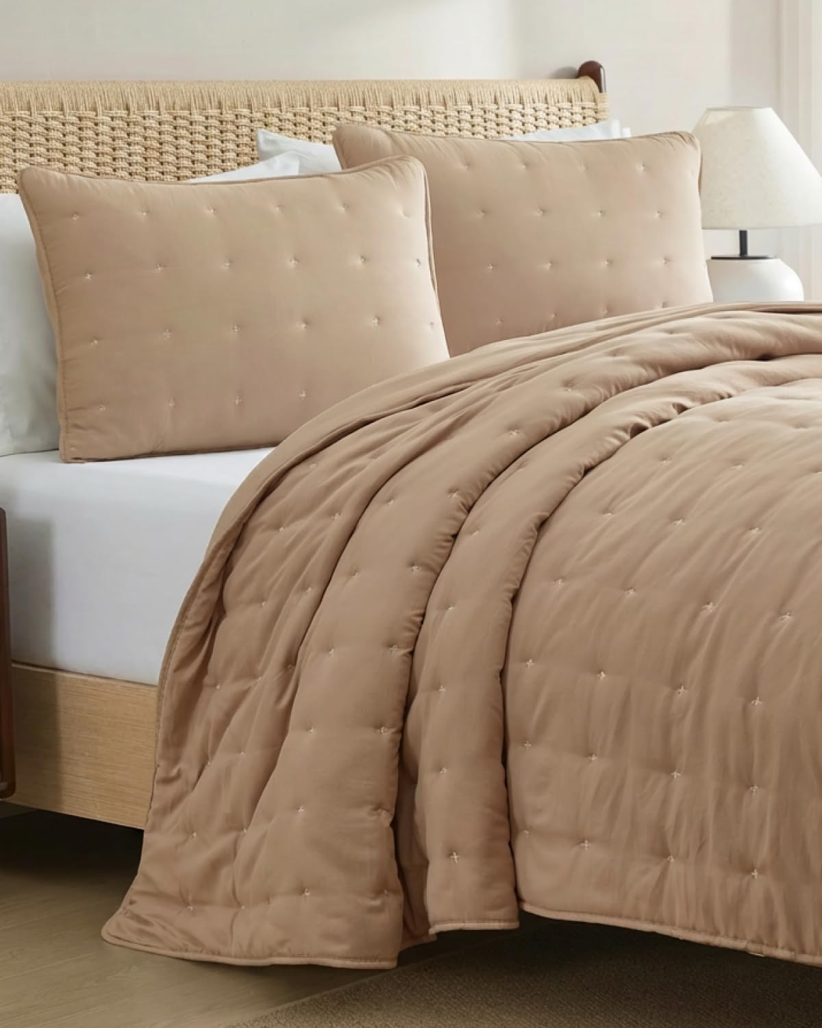 Quilts Queen Size - Bedspread for Queen Size - Lightweight Comforter Set - Quilt Bedding Set for All-Seasons - Soft, Breathable & Comfy - Summer Coverlet with 2 Pillow Shams - 90" x 96", Light Brown