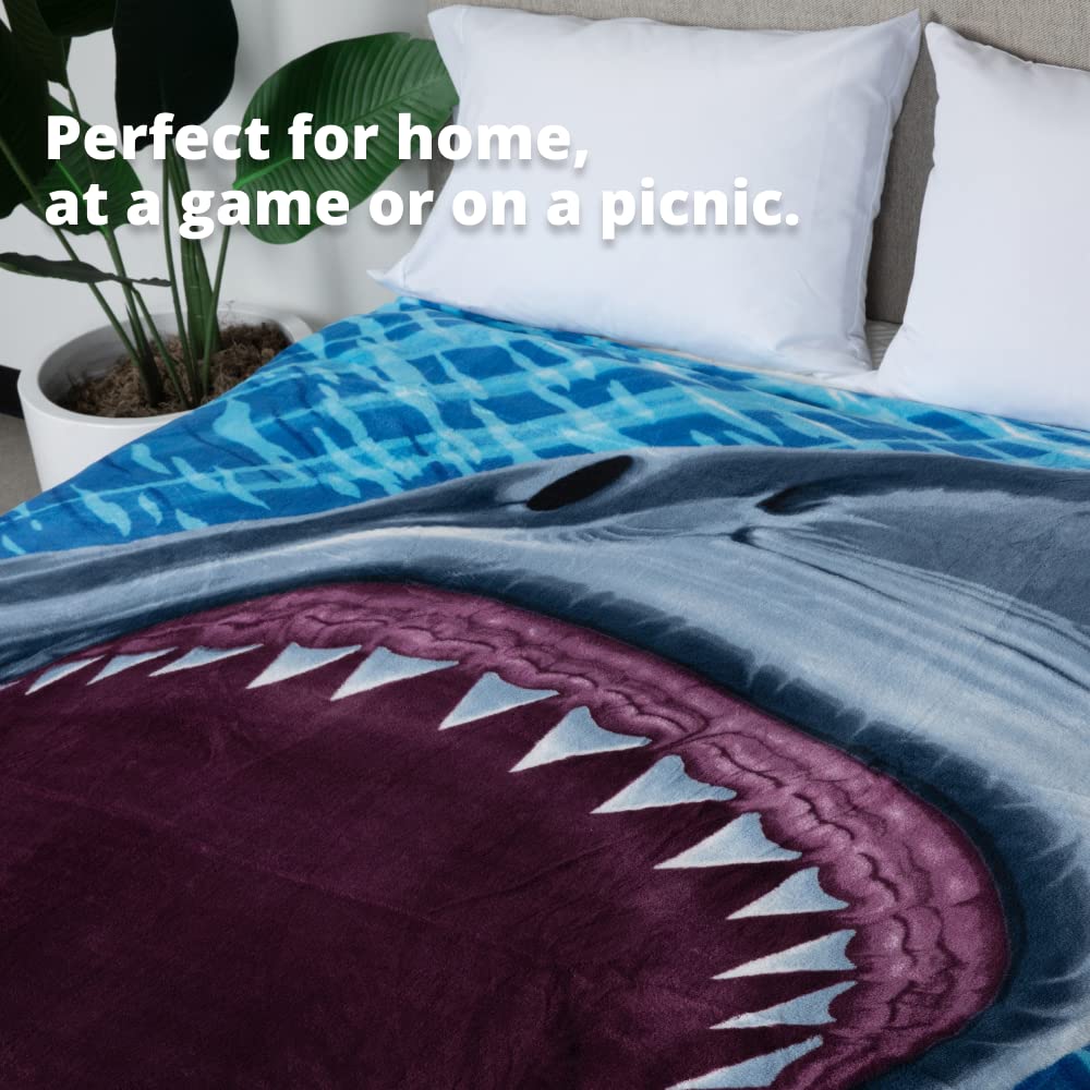 Dawhud Direct White Shark Fleece Blanket for Bed 75x90 Inches Jaws Fleece Throw Blanket for Boys, Men, Unisex and Kids Super Soft Plush Shark Blanket Throw Ocean Fleece Blanket - King Size Blanket