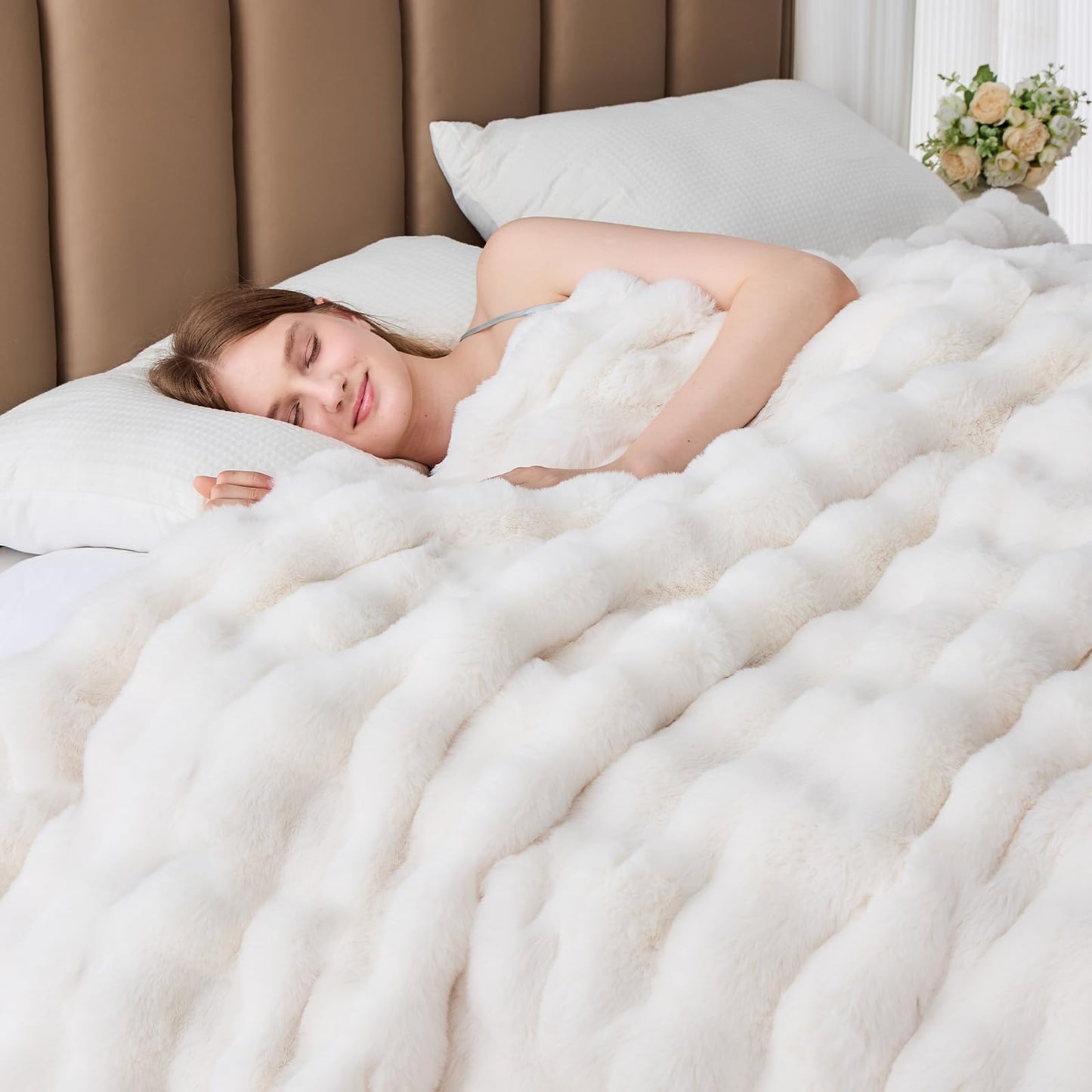 Faux Fur Throw Blanket for Couch, 1000 GSM Cozy Fuzzy Fluffy Soft Plush Thick Bubble Sherpa Blanket for Sofa Bedroom Living Room, Mothers Day Birthday Gifts for Women Home Decor