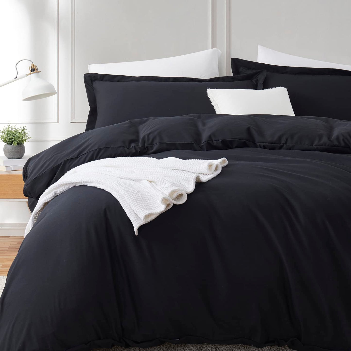 Hearth & Harbor Queen Size Duvet Cover & Bed Sheet Set Black, 7 Piece Soft Double Brushed Bedding Set, Includes Duvet Cover, Flat Sheet, Fitted Sheet, Pillowcases and Pillow Shams