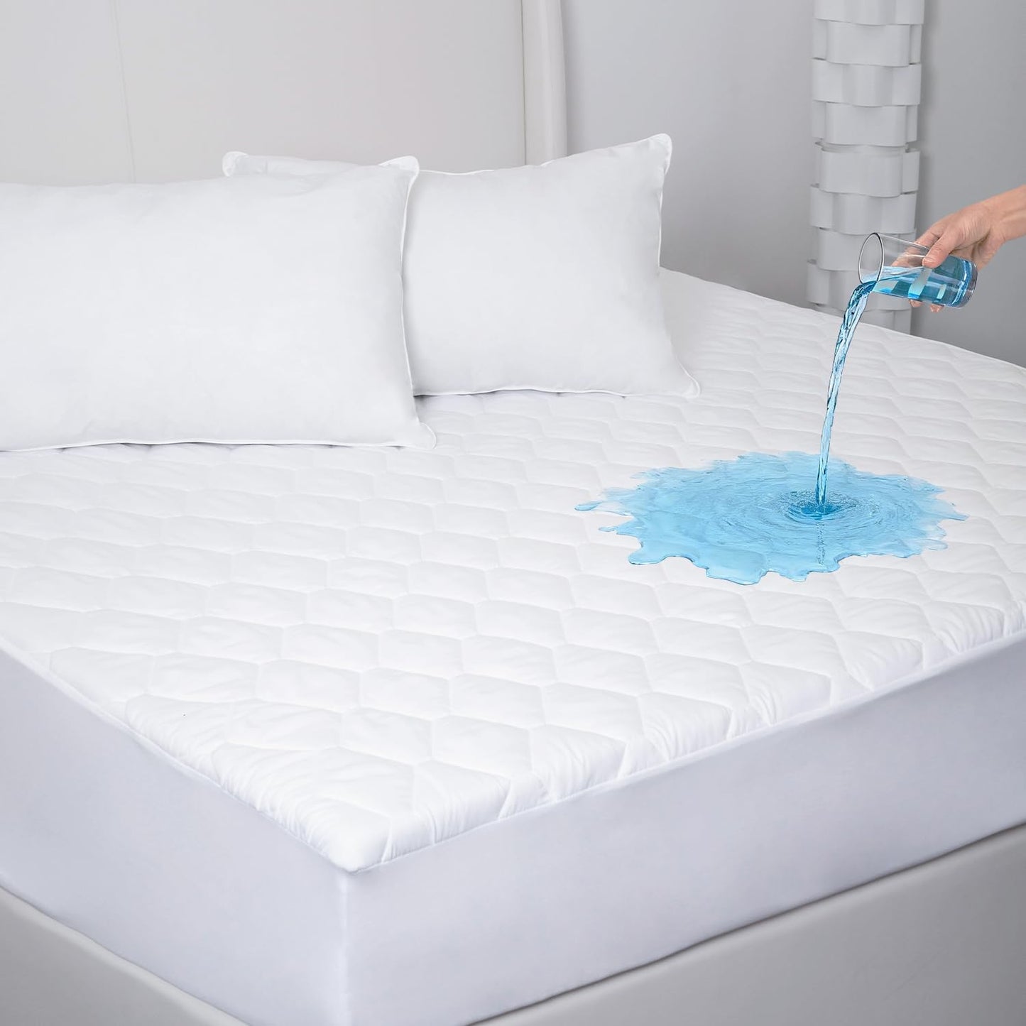 PDXM Waterproof Mattress Protector, Mattress Cover, Soft, Breathable,Noiseless, Deep Pocket 6-18 inches, White for Home Hotel Bedroom,Easy wash (Queen)