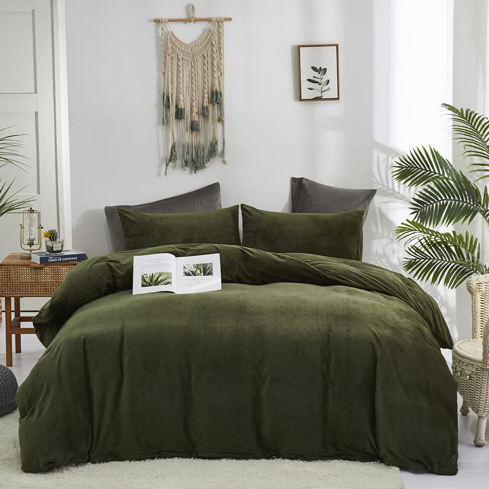 CLOTHKNOW Dark Green Fluffy Queen Duvet Cover Sets Velvet Bedding Sets Army Green Duvet Cover with Zipper Soft Duvet Cover with 2 x Pillow Cases