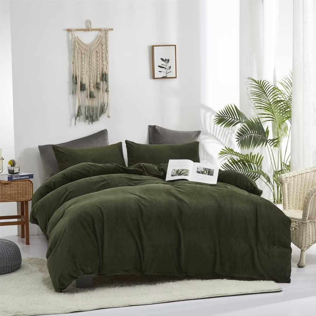 CLOTHKNOW Dark Green Fluffy Queen Duvet Cover Sets Velvet Bedding Sets Army Green Duvet Cover with Zipper Soft Duvet Cover with 2 x Pillow Cases