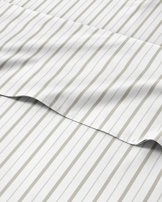 Striped Sheets - Light Grey & White Striped Sheets - 1 Flat & 1 Fitted & 2 Pillowcases w/ Deep Pockets – Wrinkle & Fade Free - Soft, Breathable & Cooling – Luxury Pinstripe Bedding - King Size Bed Set