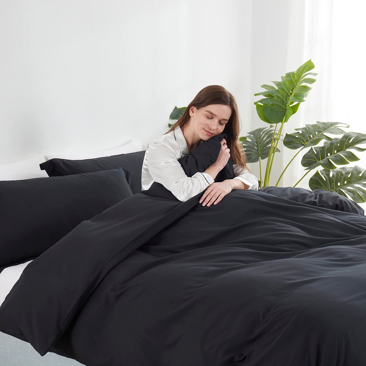 Hearth & Harbor Queen Size Duvet Cover & Bed Sheet Set Black, 7 Piece Soft Double Brushed Bedding Set, Includes Duvet Cover, Flat Sheet, Fitted Sheet, Pillowcases and Pillow Shams