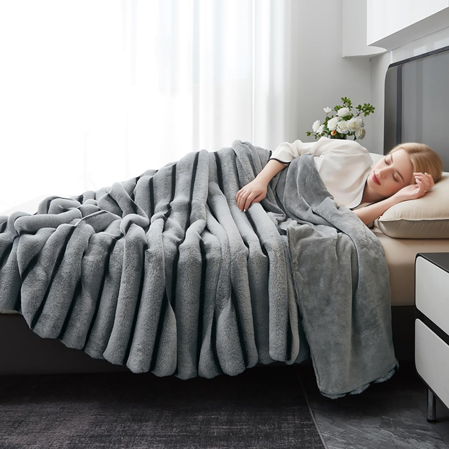 DCSKY Cozy Faux Fur Throw Blanket for Bed-Warm Fuzzy Throw Blanket, Cozy Soft and Fuzzy Plush Rabbit Fur Bubble Blanket Blankets for Bedroom and Living Room, Furry Luxury Blanket60 x 80" Light Grey