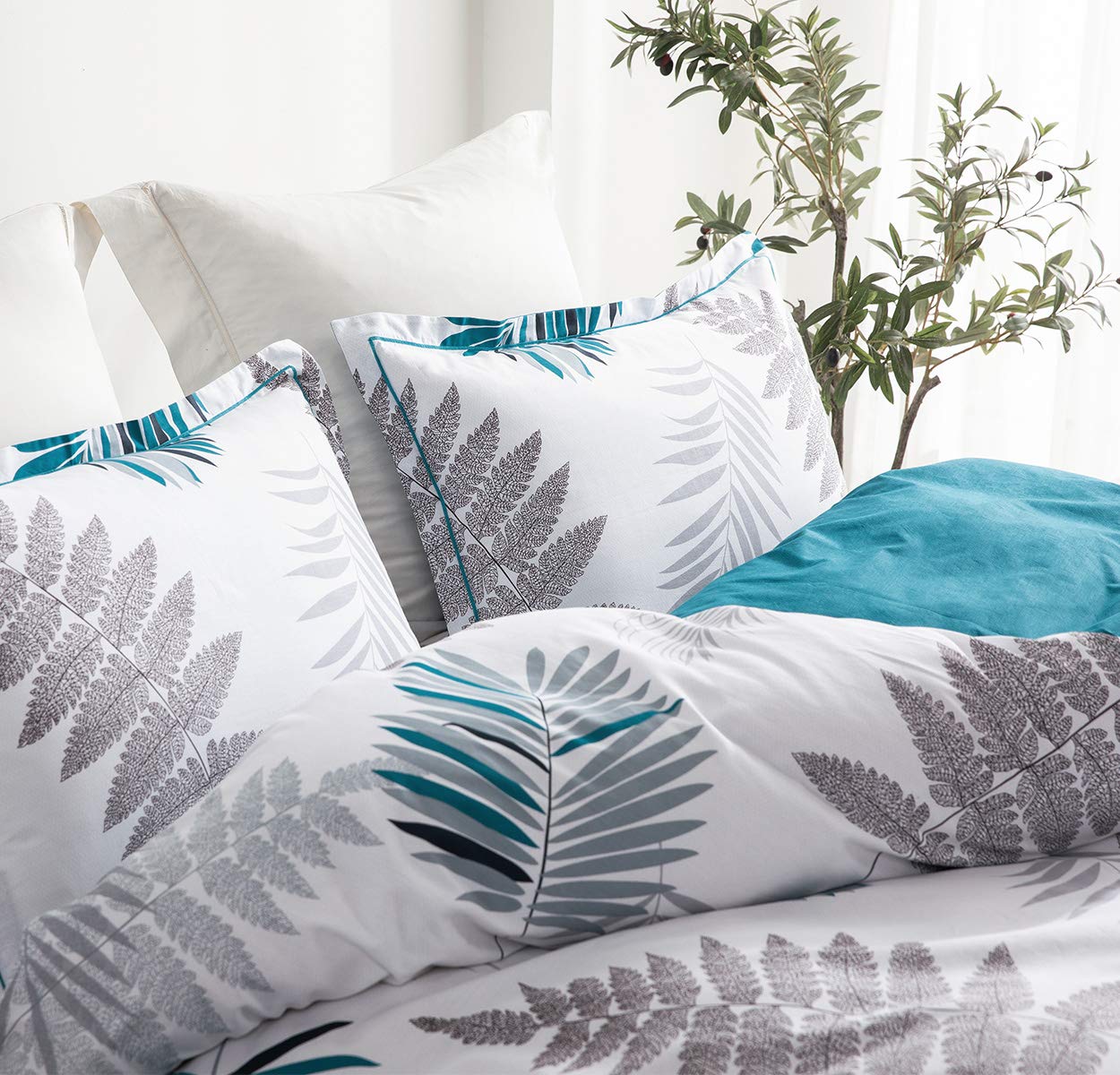 SLEEPBELLA Comforter Queen Size, 600 Thread Count Cotton Blue Floral with Khaki & Grey Leaves Pattern White Reversible Comforter Set,Down Alternative Bedding Set 3Pcs(Queen, Blue Botanical)