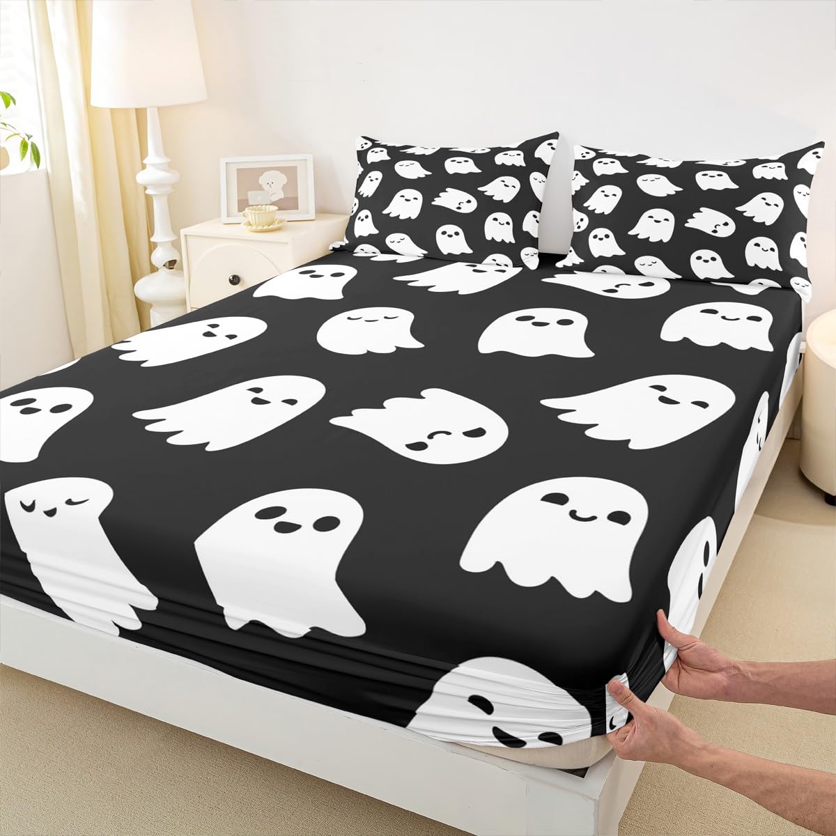 Lovely Black White Fitted Sheet Queen Size Halloween Theme Bedding Sheet Set,Cute Cartoon Ghost Bed Cover Ultra Soft Breathable Bedding 3 Pcs