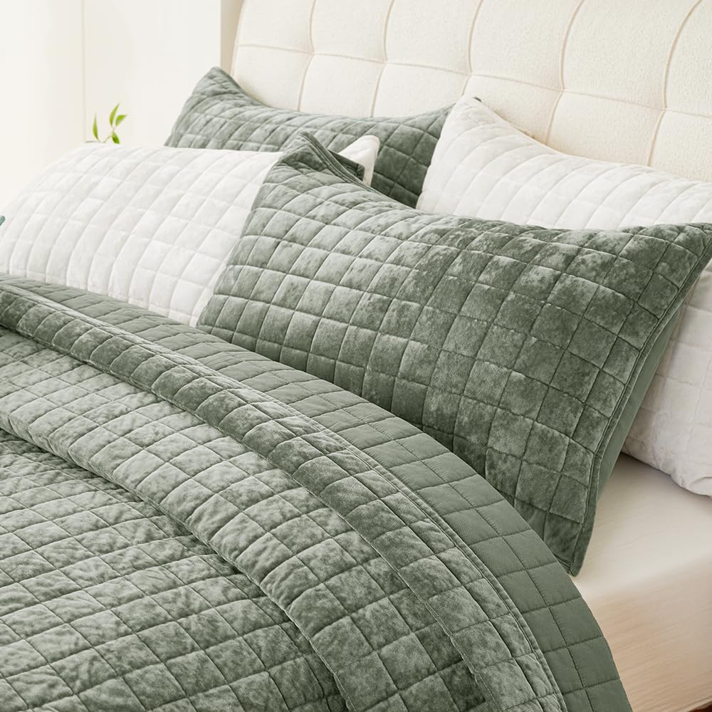 COCOPLOCEUS Quilt Set King Size 98x106 Luxurious Velvet Bedding Sets with 2 Pillow Shams 20x36 3 Pieces Ultra Soft Quilted Bedspread Coverlet Comforter for All Season,Army Green