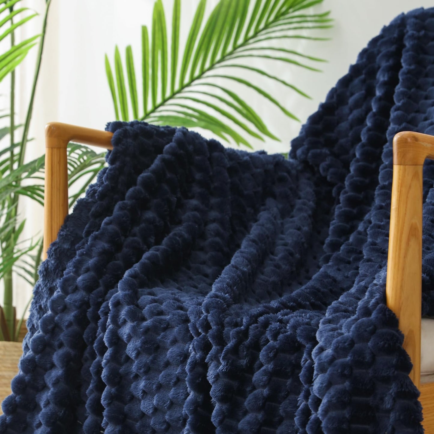Exclusivo Mezcla Fleece Throw Blanket for Couch, Extra Large Fuzzy Navy Blue Bed Blankets, Soft Cozy Plush Sofa Throws for All Seasons, 50x70 Inches