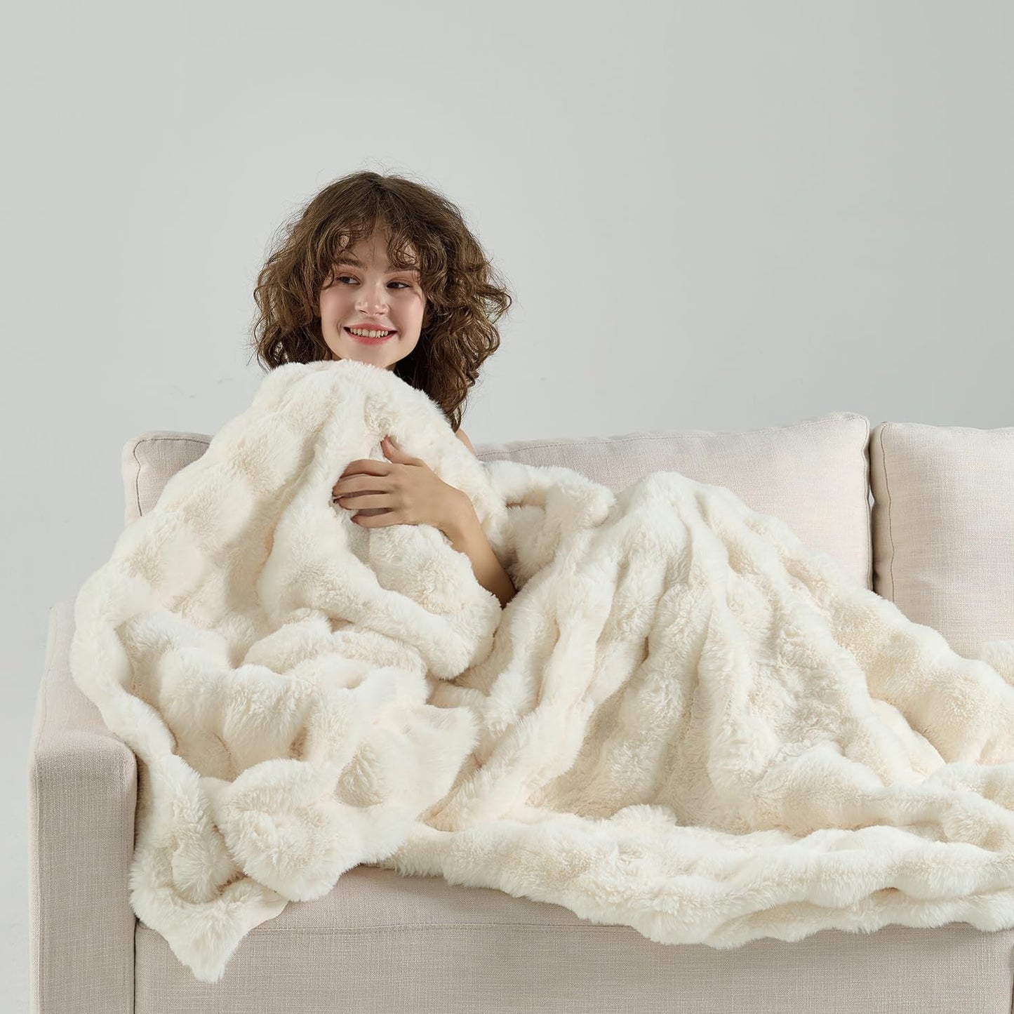 Wajade Fluffy Faux Fur Throw Blanket for Couch Bed, Luxury Soft Thick Fuzzy Plush Bubble Blanket, Warm Cozy Blanket for Sofa Chair, Ivory White 50x60