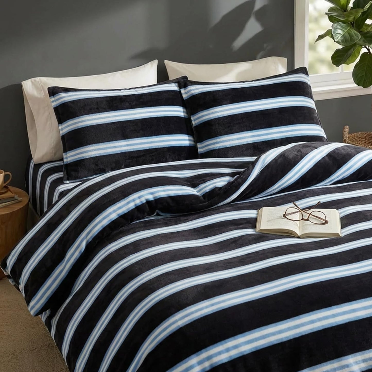 Bedbay Striped Comforter Set Fluffy Fleece King Comforter Set Soft Warm Flannel Velvet Comforter 3 Pcs Blue Black Striped Bedding Set Modern Stripes Pattern King Bed Set for All Seasons
