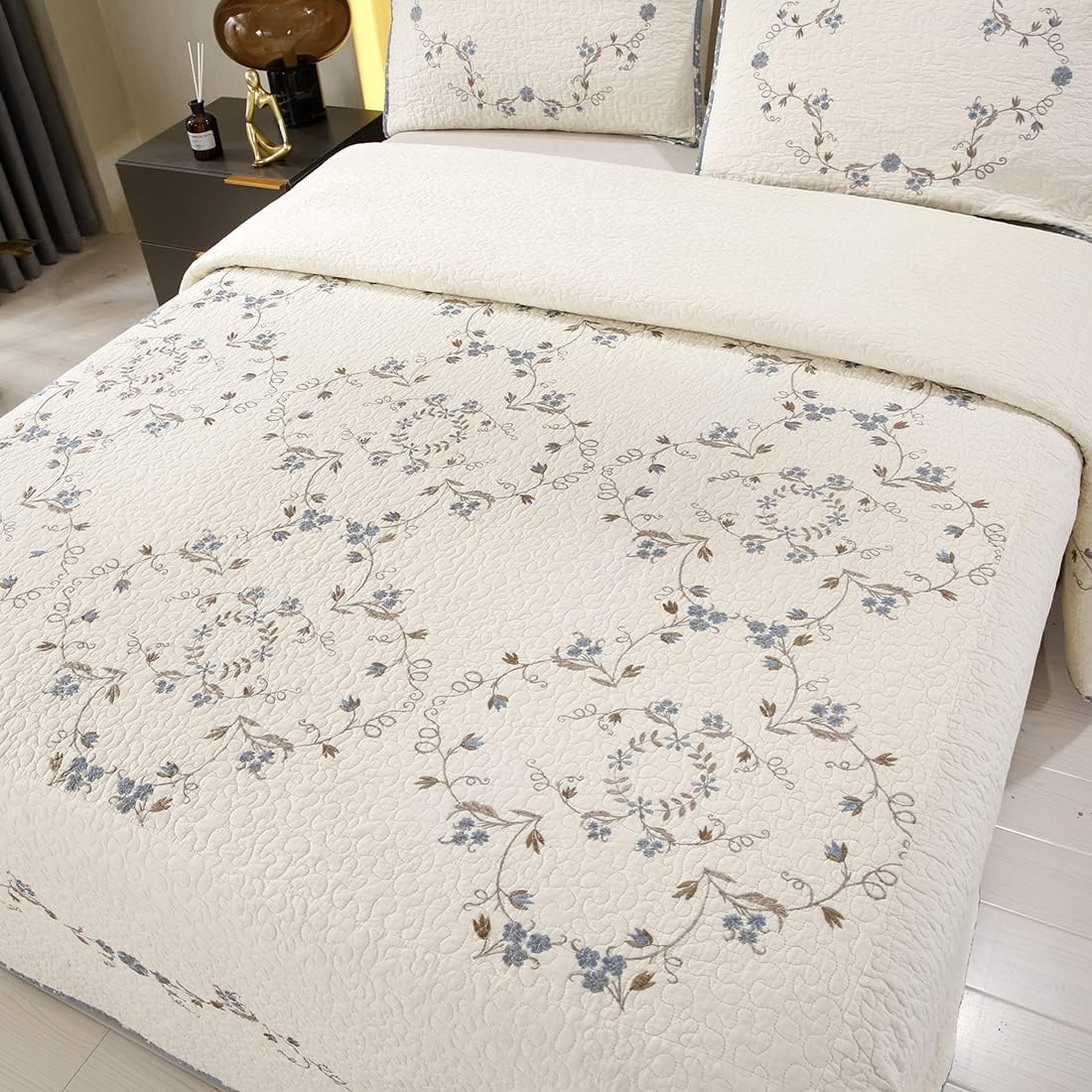 vctops 3-Piece 100% Cotton Bedspread Coverlet Set Twin Size Elegant Floral Embroidered Reversible Patchwork 1 Quilt and 2 Pillow Shams (Flower B,Twin)