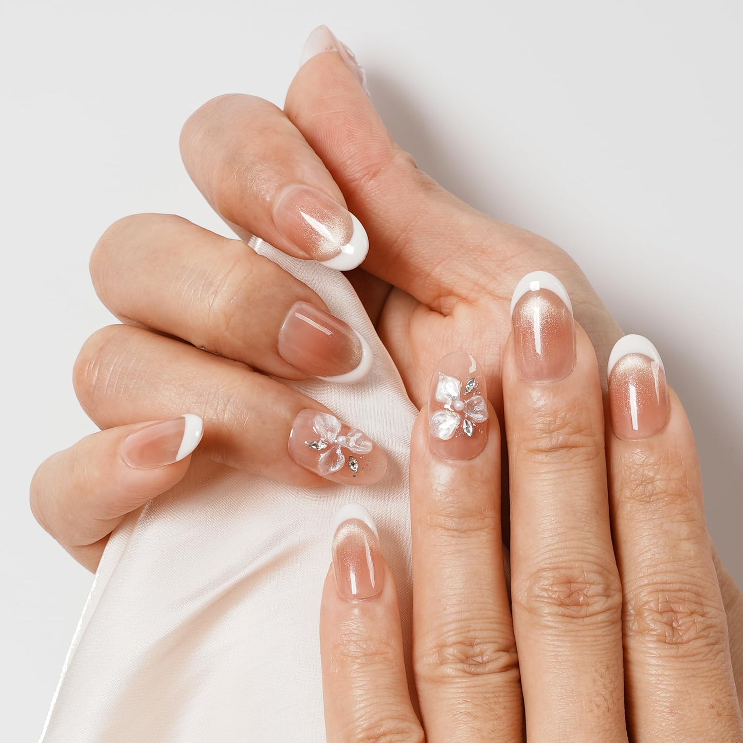 Tesytto Short Oval Press On Nails, Nude Cat Eye Gradient False Nails with White French Tip & 3D Sheer Flower, Reusable Glossy Fake Nails (Gold Shimmer Crystal,M)