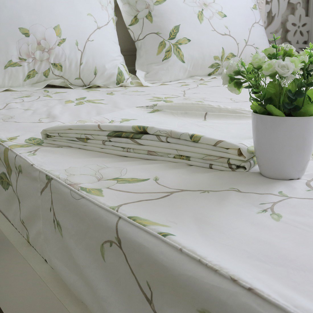 FADFAY White Floral Print Bed Sheet Sets 4-Piece King