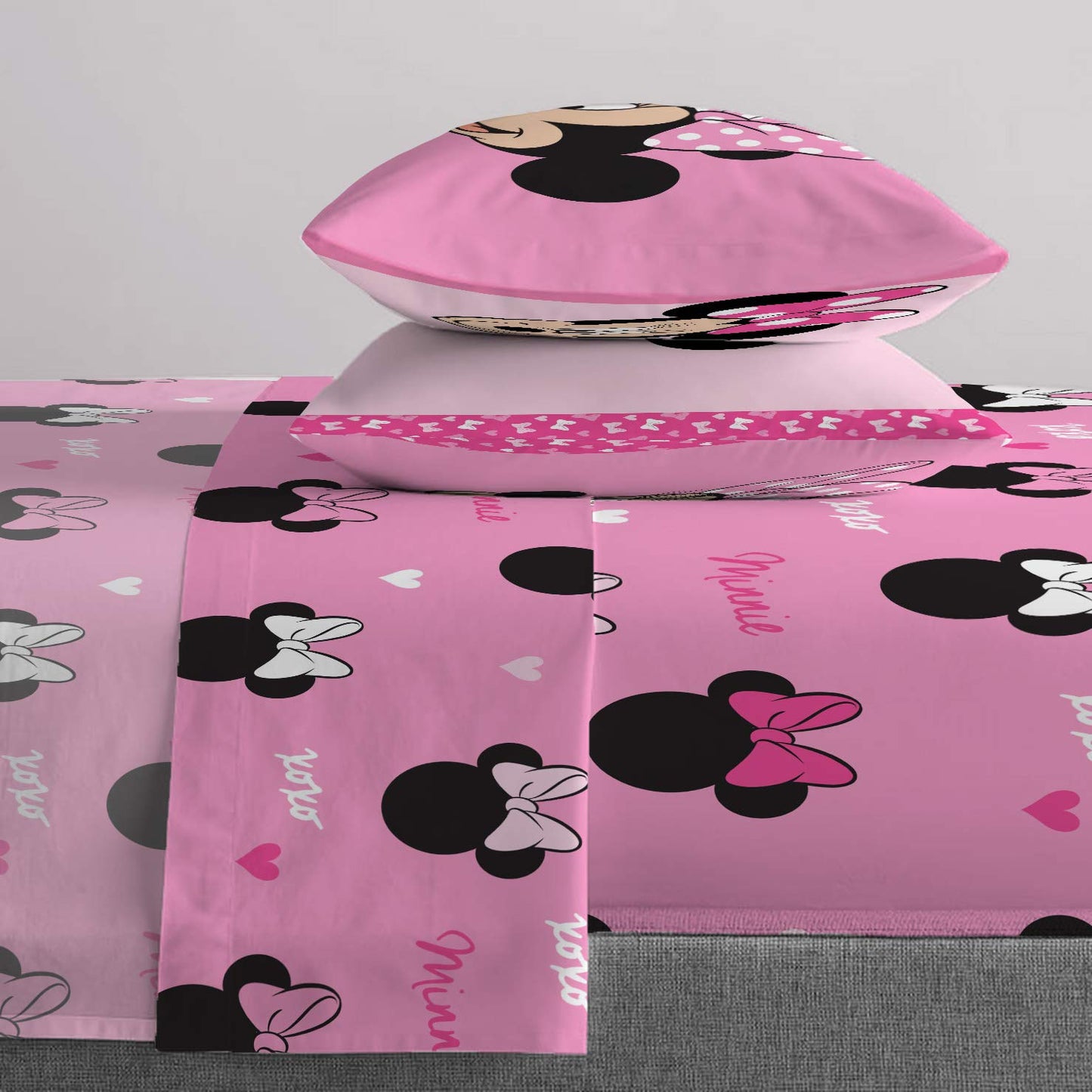 Jay Franco Disney Minnie Mouse Kids Full Size Sheet Set 4 Piece - Super Soft Microfiber, Deep Pocket Fitted, Flat & Pillowcases, Reversible, Fade Resistant, Machine Washable (Officially Licensed)