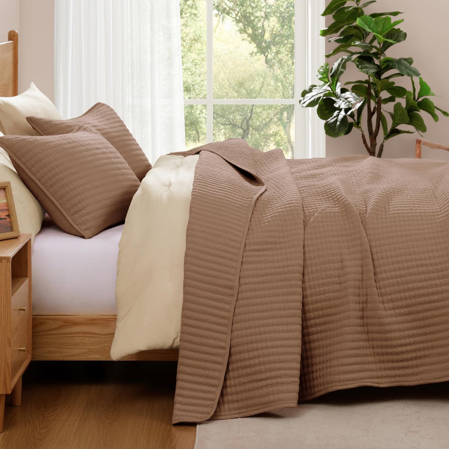 WRENSONGE Queen Quilt-3 Pieces Lightweight Bedspreads Light Brown Queen Size Quilt Bedding Set for All Seasons, Soft Summer Blanket with 2 Pillow Shams Suitable for Bed, Couch