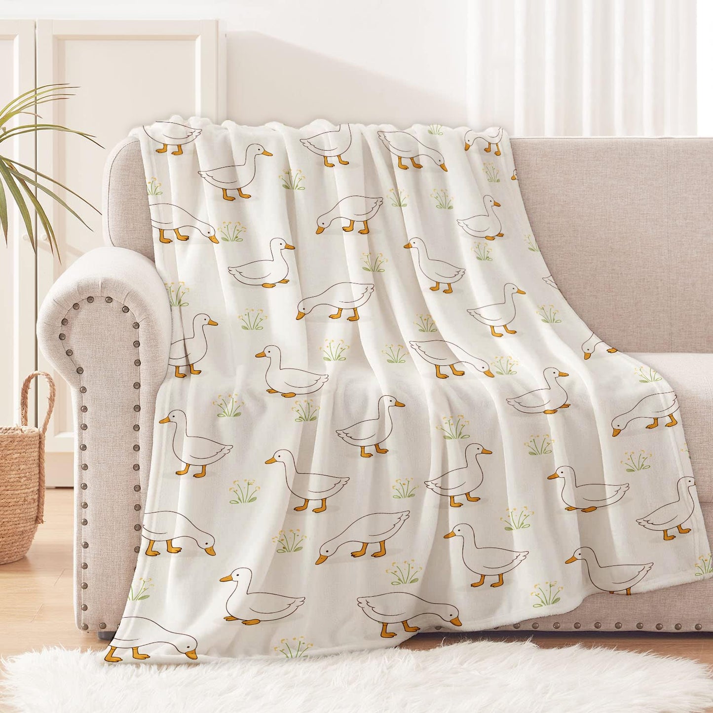 cromcu Duck Blanket for Farm Animal Lovers, Cute Cartoon Wildflower Flannel Blankets, Countryside Beige Gifts, Soft Warm Cozy Throws for Sofa Couch Bed Living Room Bedroom Home Decor 60" x 50"