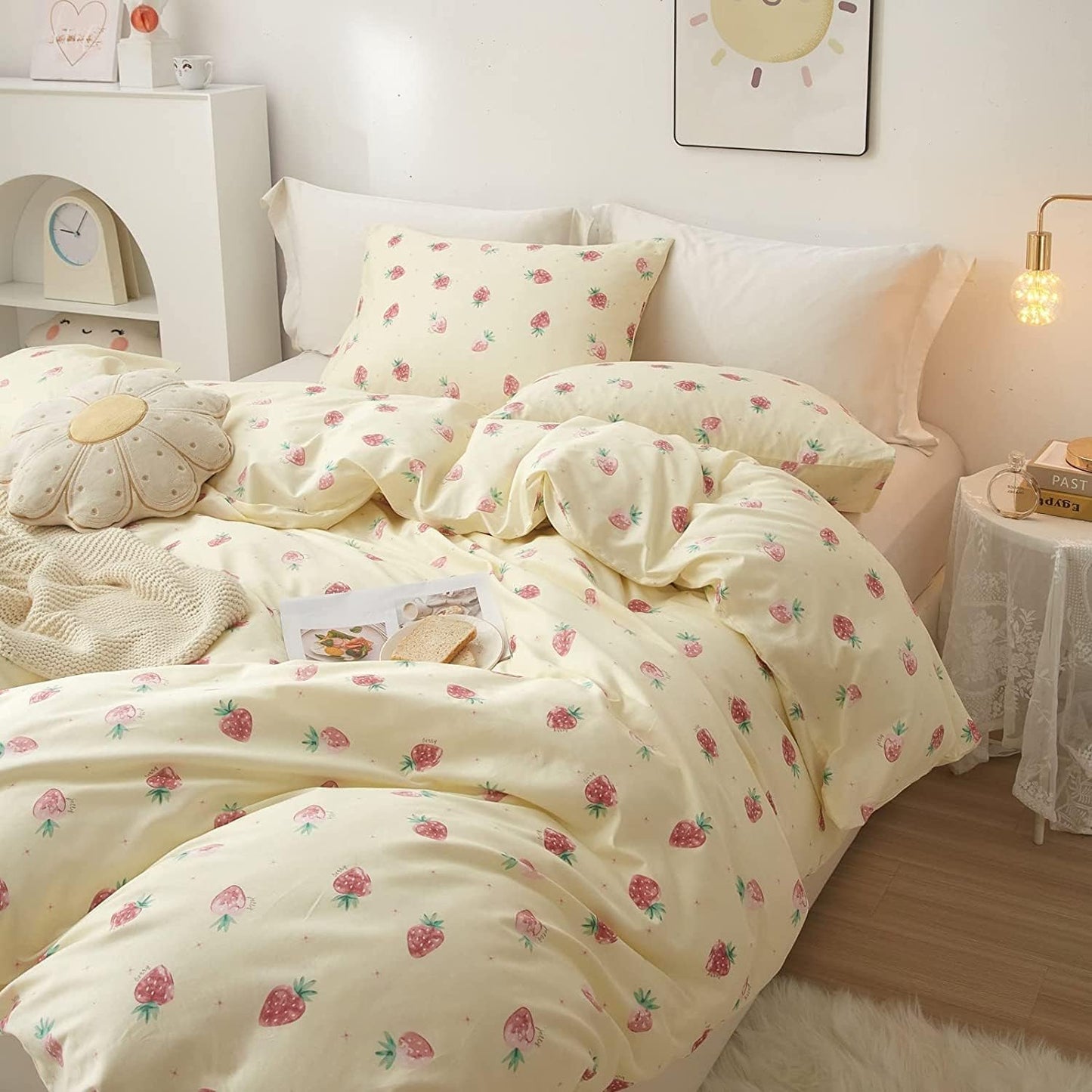 LifeTB Girls Strawberry Comforter Set Queen Cute Kids Fruit Bedding Set Beige Cream Strawberry Pattern Kawaii Comforter for Teens Boys Soft Fluffy Queen Comforter Set with 2 Pillowcases