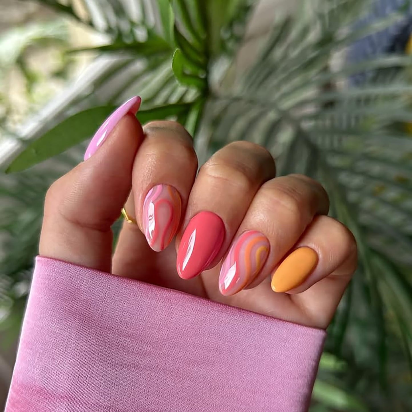 24Pcs Press On Nails Short Almond Fake Nails Acrylic Almond Nails Press Ons Artificial Glossy False Nails With Stripe Designs Full Cover Glue On Nail Short Stick On Nail For Women Girls