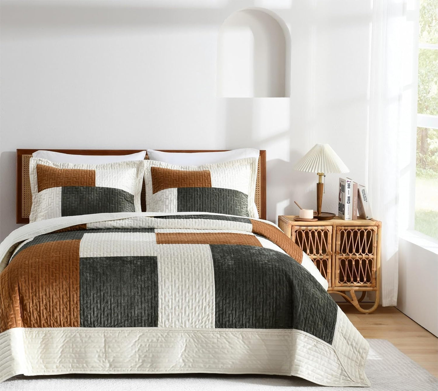 Grassix Velvet Quilt Set Queen Size, 3 Pieces Patchwork Bedspread Coverlet with 2 Pillow Shams for All Seasons, Lightweight Comforter Bedding Set, Green Caramel, 90"x96"