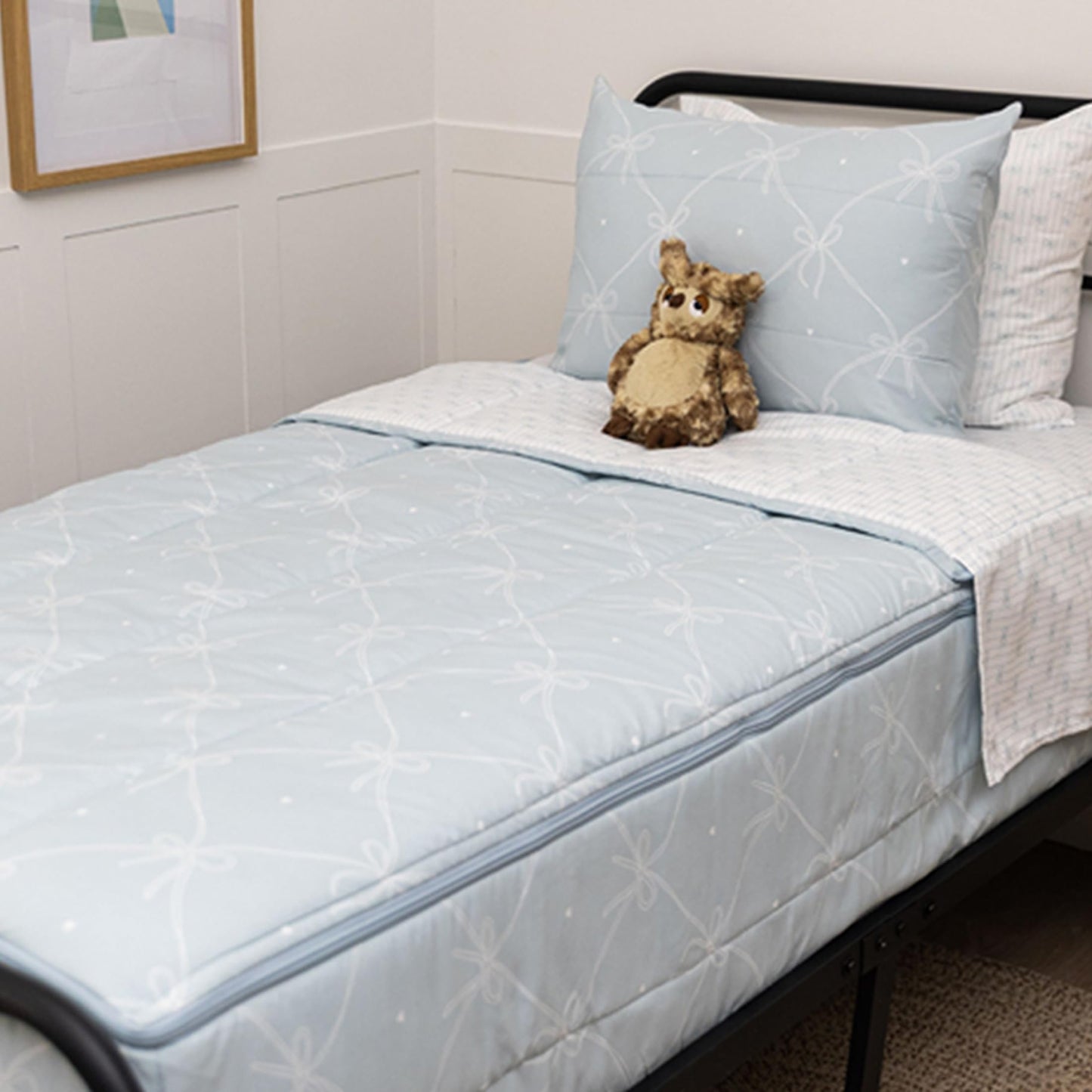 Beddy's Ribbon & Bow Theme Durable Zipper Bedding for Kids - Bed in a Bag - White Striped Sheets with Baby Blue Comforter - Includes Pillowcase & Sham - Twin
